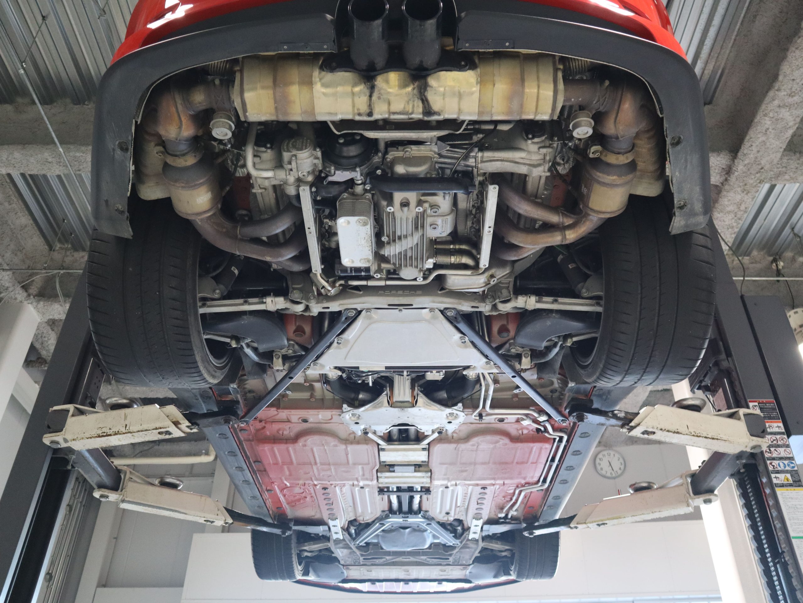 ポルシェ911GT3（Type991.1）PDK<br>クラブスポーツパッケージ<br>フロントアクスルリストシステム<br>スポーツクロノパッケージ<br>PCCB（セラミックコンポジットブレーキ）<br>スポーツバケットシート