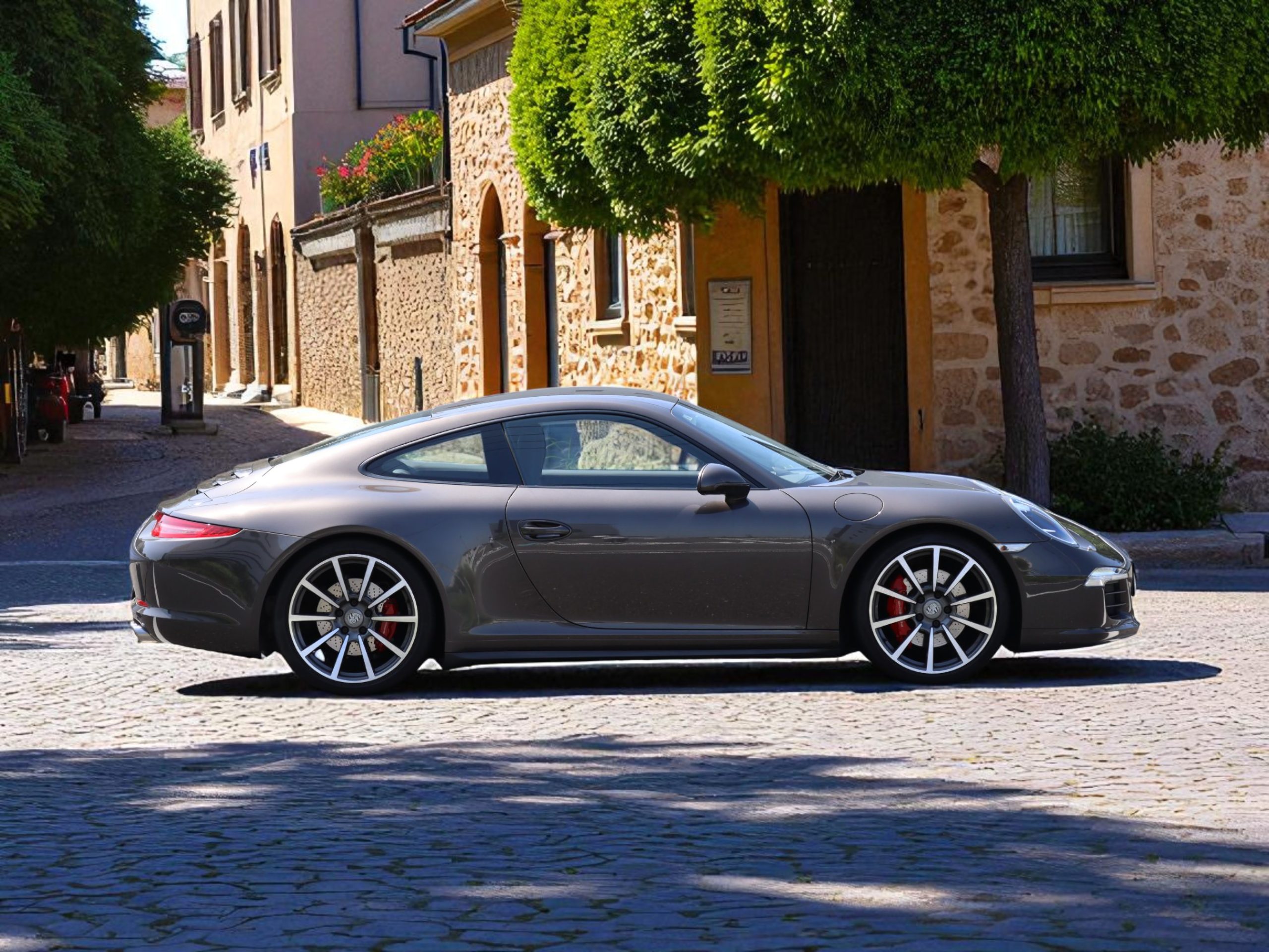 ポルシェ911カレラ4S（Type991.1）PDK<br>スポーツデザインエプロン<br>スポーツエグゾーストシステム<br>スポーツクロノパッケージ<br>ダイナミックシャシーコントロール（PDCC）<br>エスプレッソレザーインテリア