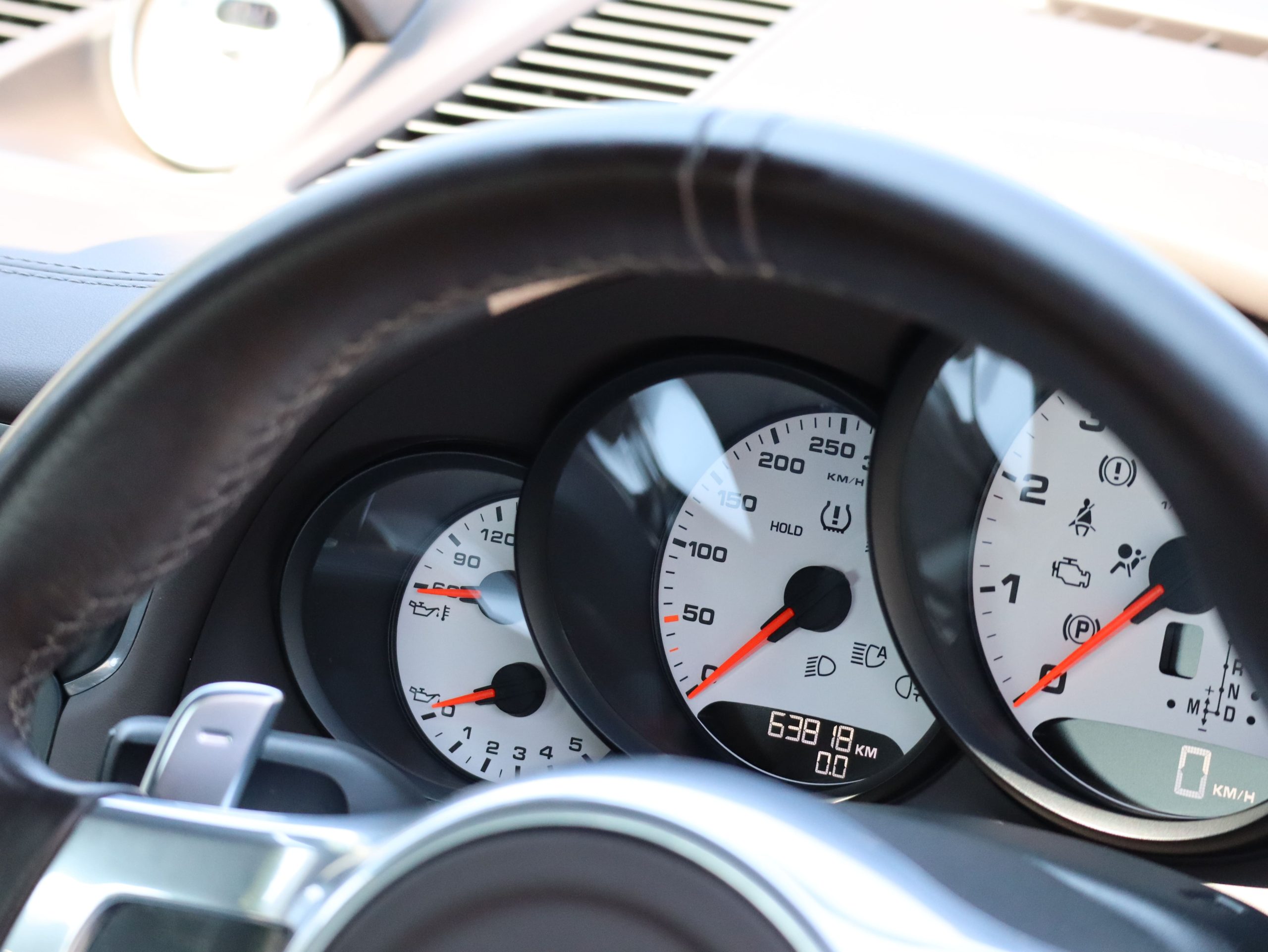 ポルシェ911カレラ4S（Type991.1）PDK<br>スポーツデザインエプロン<br>スポーツエグゾーストシステム<br>スポーツクロノパッケージ<br>ダイナミックシャシーコントロール（PDCC）<br>エスプレッソレザーインテリア