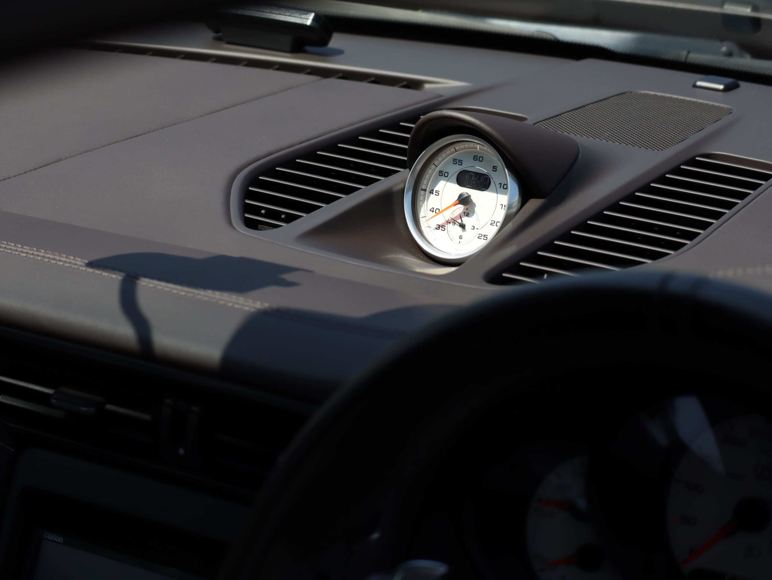 ポルシェ911カレラ4S（Type991.1）PDK<br>スポーツデザインエプロン<br>スポーツエグゾーストシステム<br>スポーツクロノパッケージ<br>ダイナミックシャシーコントロール（PDCC）<br>エスプレッソレザーインテリア