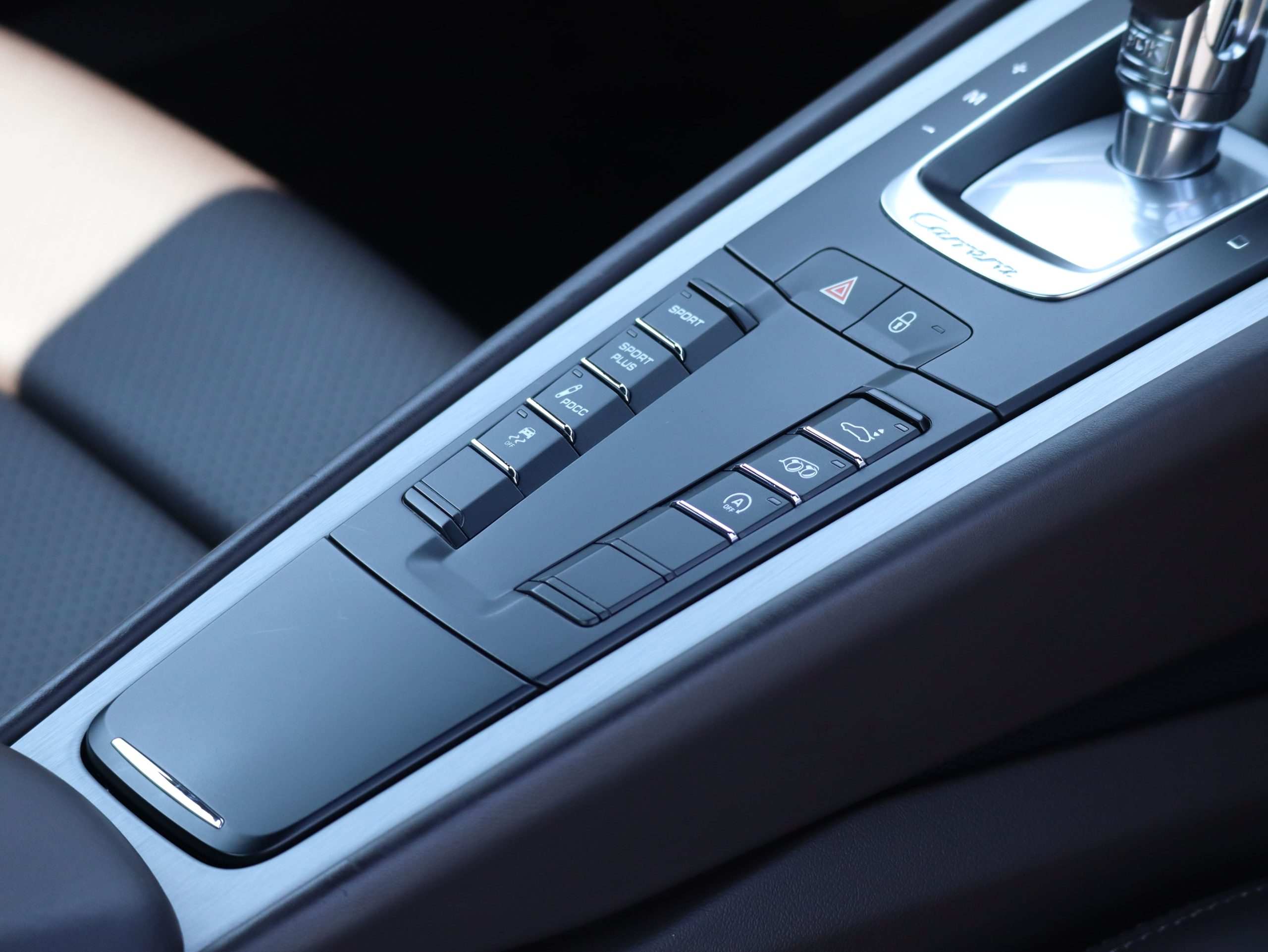 ポルシェ911カレラ4S（Type991.1）PDK<br>スポーツデザインエプロン<br>スポーツエグゾーストシステム<br>スポーツクロノパッケージ<br>ダイナミックシャシーコントロール（PDCC）<br>エスプレッソレザーインテリア