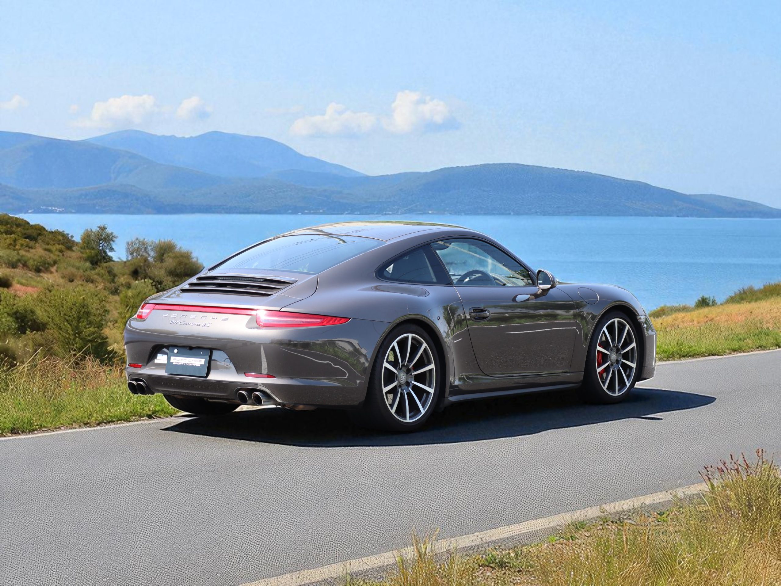 ポルシェ911カレラ4S（Type991.1）PDK<br>スポーツデザインエプロン<br>スポーツエグゾーストシステム<br>スポーツクロノパッケージ<br>ダイナミックシャシーコントロール（PDCC）<br>エスプレッソレザーインテリア