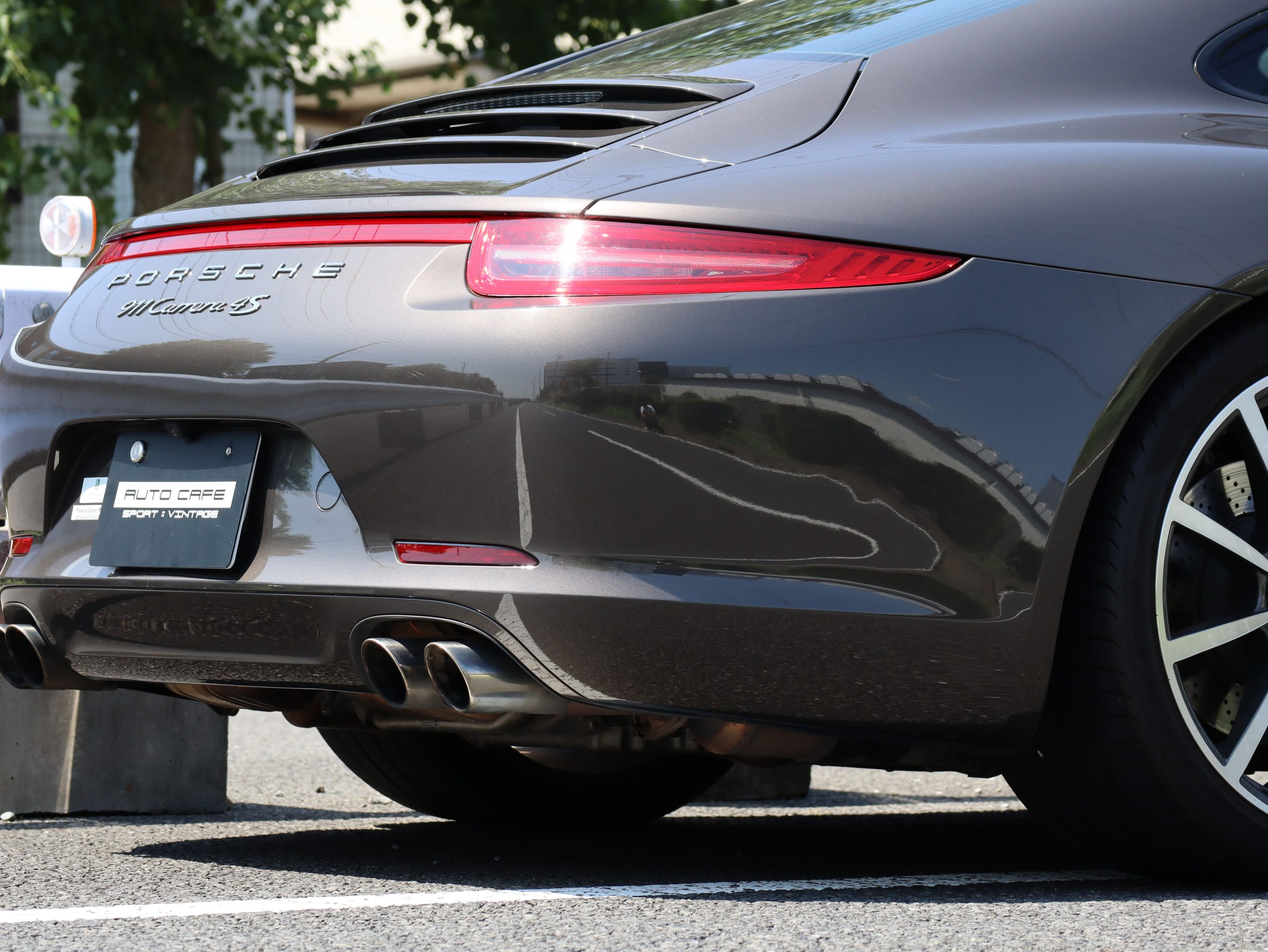 ポルシェ911カレラ4S（Type991.1）PDK<br>スポーツデザインエプロン<br>スポーツエグゾーストシステム<br>スポーツクロノパッケージ<br>ダイナミックシャシーコントロール（PDCC）<br>エスプレッソレザーインテリア
