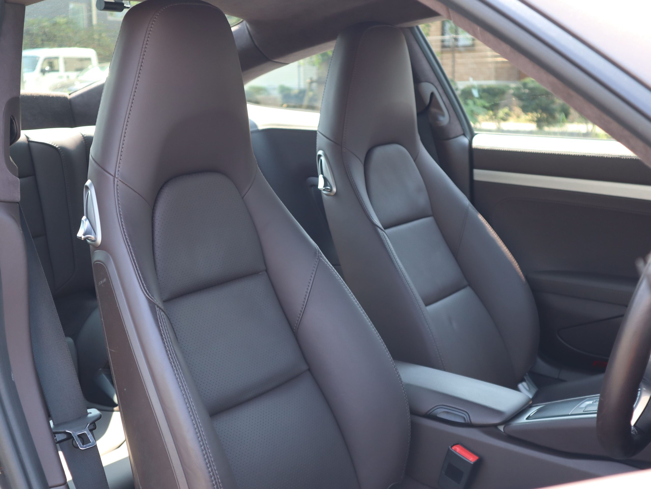 ポルシェ911カレラ4S（Type991.1）PDK<br>スポーツデザインエプロン<br>スポーツエグゾーストシステム<br>スポーツクロノパッケージ<br>ダイナミックシャシーコントロール（PDCC）<br>エスプレッソレザーインテリア