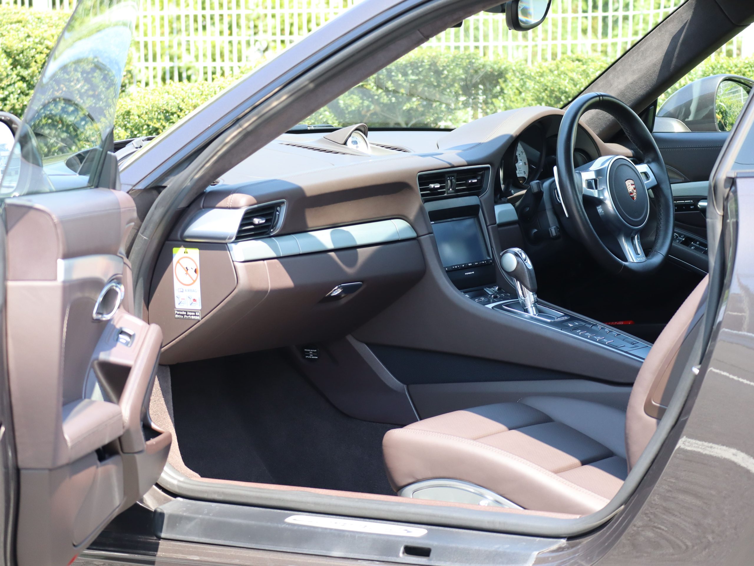 ポルシェ911カレラ4S（Type991.1）PDK<br>スポーツデザインエプロン<br>スポーツエグゾーストシステム<br>スポーツクロノパッケージ<br>ダイナミックシャシーコントロール（PDCC）<br>エスプレッソレザーインテリア