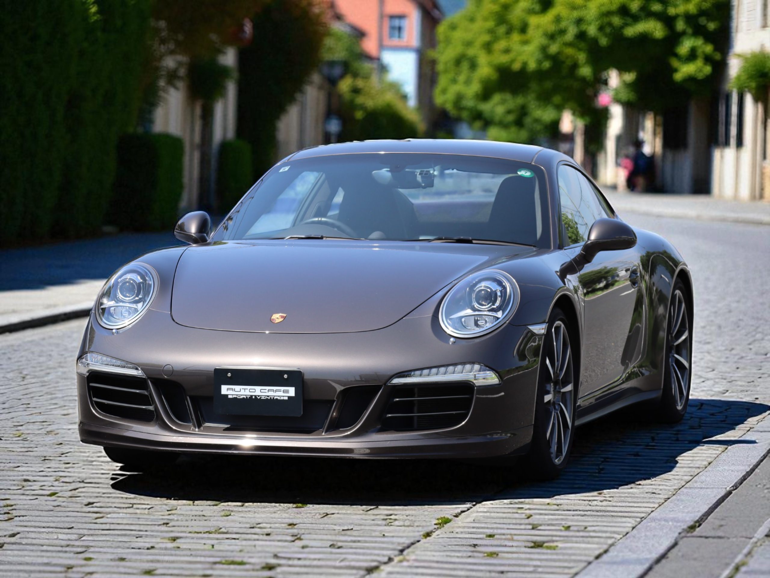 ポルシェ911カレラ4S（Type991.1）PDK<br>スポーツデザインエプロン<br>スポーツエグゾーストシステム<br>スポーツクロノパッケージ<br>ダイナミックシャシーコントロール（PDCC）<br>エスプレッソレザーインテリア