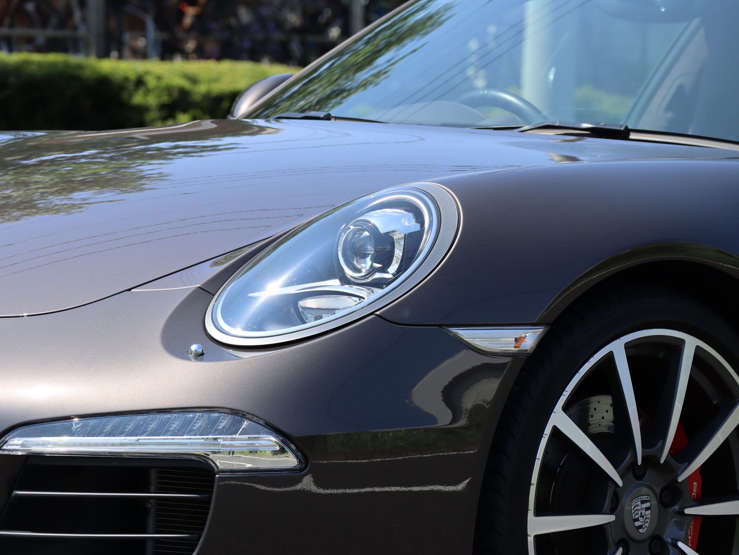 ポルシェ911カレラ4S（Type991.1）PDK<br>スポーツデザインエプロン<br>スポーツエグゾーストシステム<br>スポーツクロノパッケージ<br>ダイナミックシャシーコントロール（PDCC）<br>エスプレッソレザーインテリア