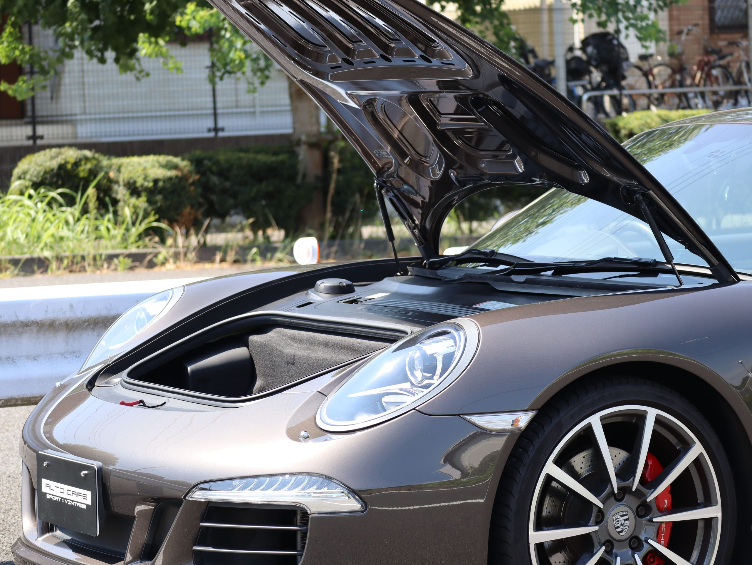 ポルシェ911カレラ4S（Type991.1）PDK<br>スポーツデザインエプロン<br>スポーツエグゾーストシステム<br>スポーツクロノパッケージ<br>ダイナミックシャシーコントロール（PDCC）<br>エスプレッソレザーインテリア