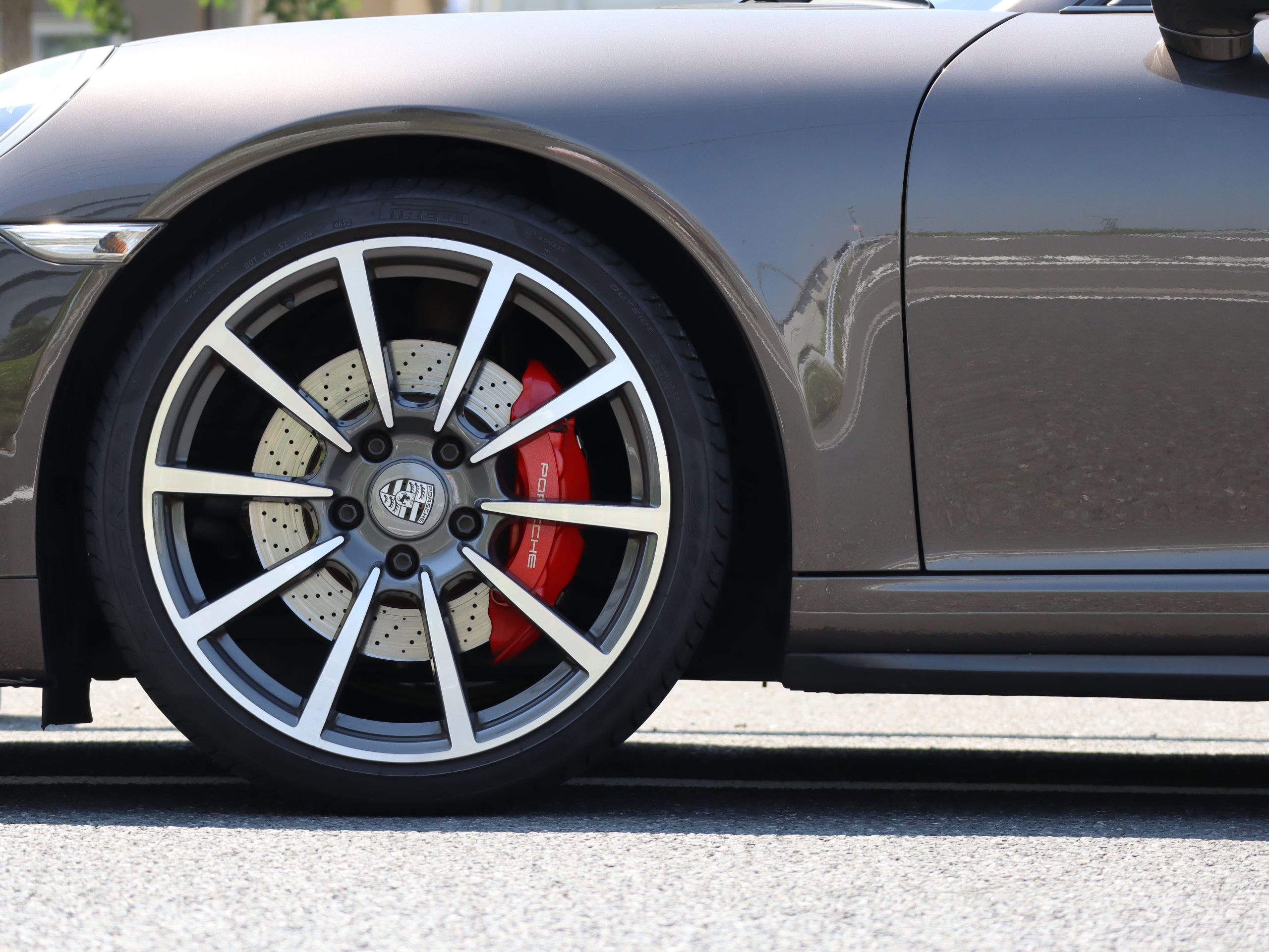 ポルシェ911カレラ4S（Type991.1）PDK<br>スポーツデザインエプロン<br>スポーツエグゾーストシステム<br>スポーツクロノパッケージ<br>ダイナミックシャシーコントロール（PDCC）<br>エスプレッソレザーインテリア