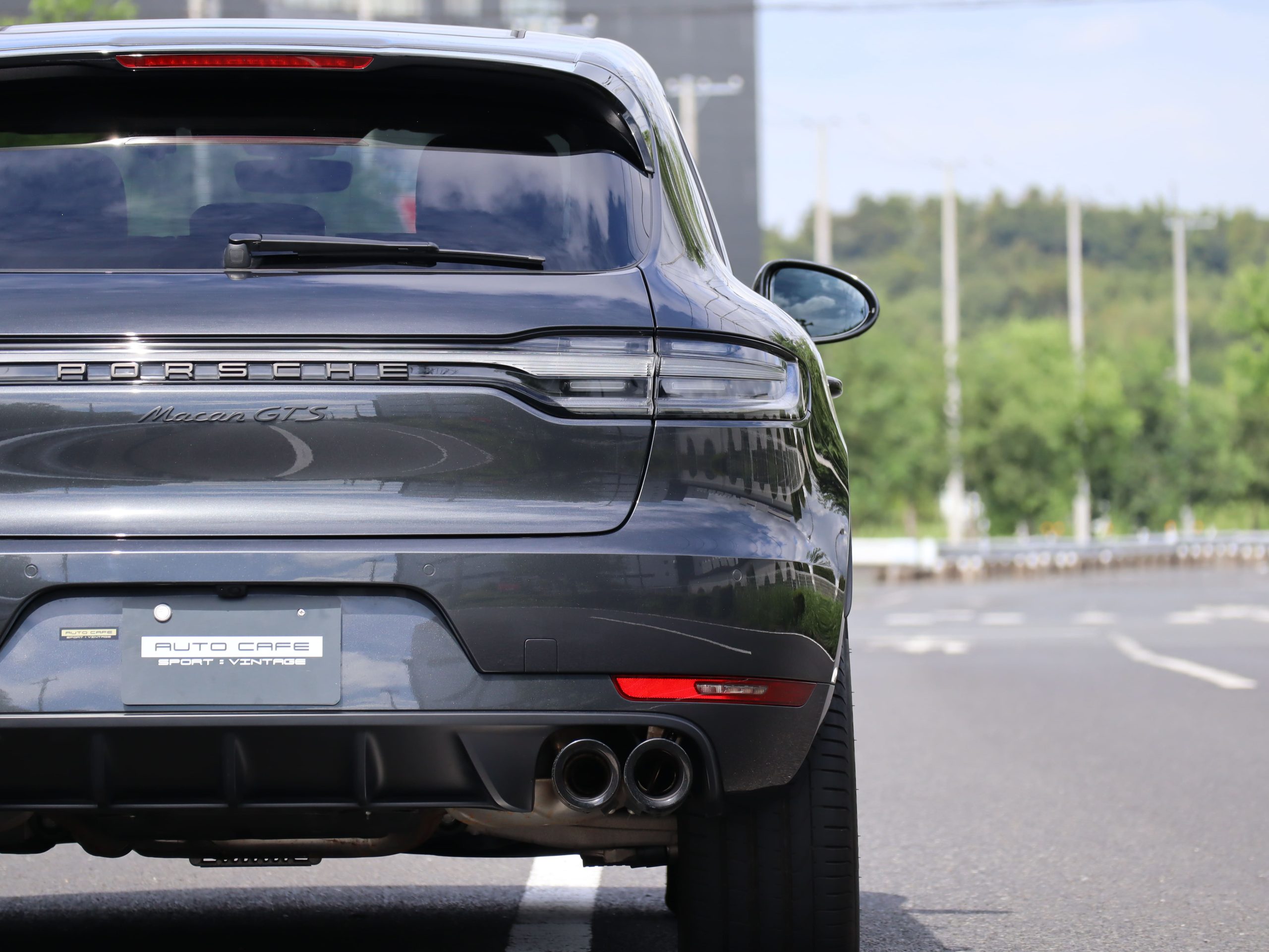 ポルシェマカンGTS（Gen2）PDK<br>パノラミックルーフシステム<br>レーンキープアシスト<br>PDLS Plus含むLEDヘッドライト<br>カーボンステアリングホイール<br>BOSEサラウンドサウンドシステム