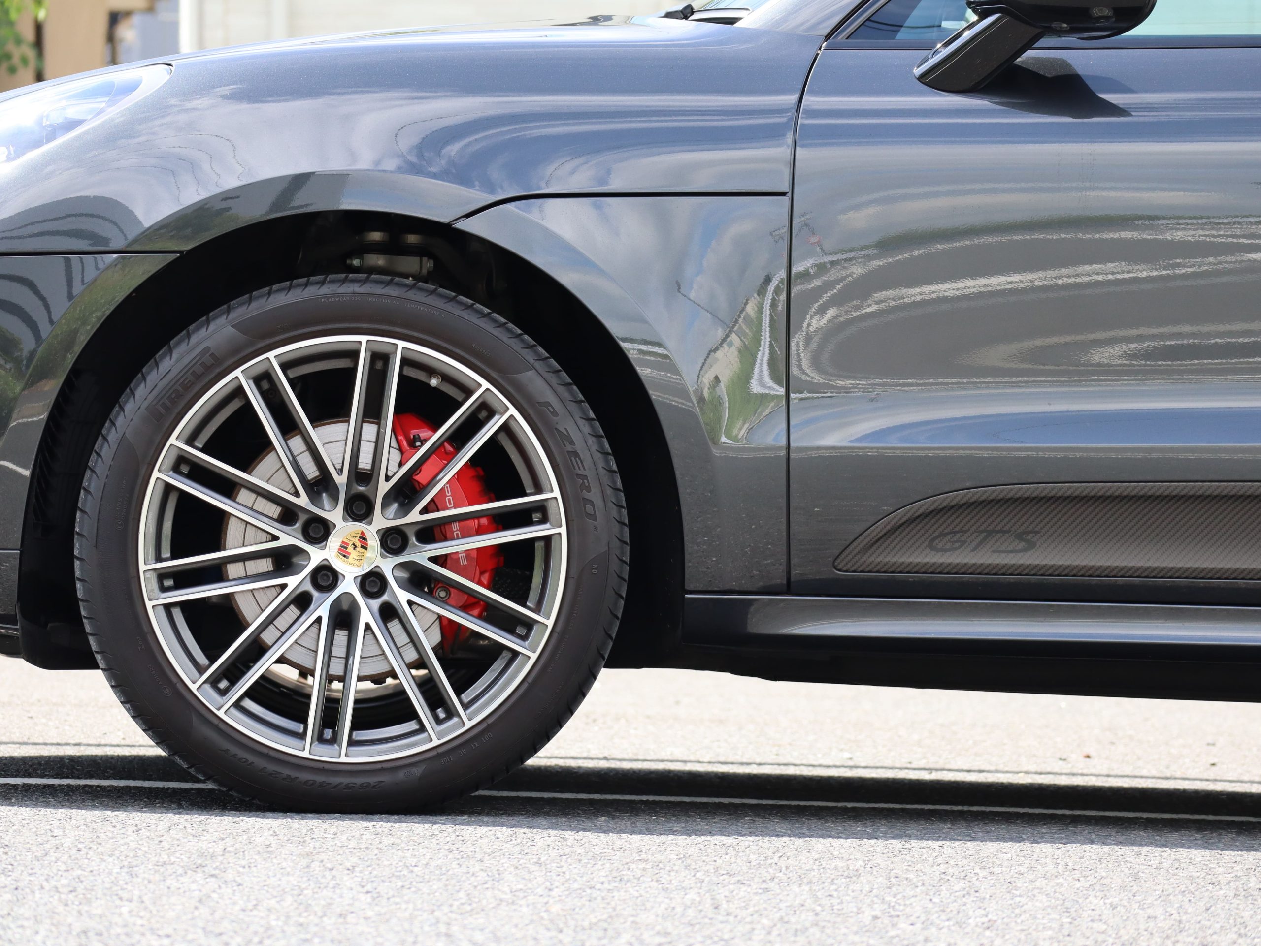 ポルシェマカンGTS（Gen2）PDK<br>パノラミックルーフシステム<br>レーンキープアシスト<br>PDLS Plus含むLEDヘッドライト<br>カーボンステアリングホイール<br>BOSEサラウンドサウンドシステム