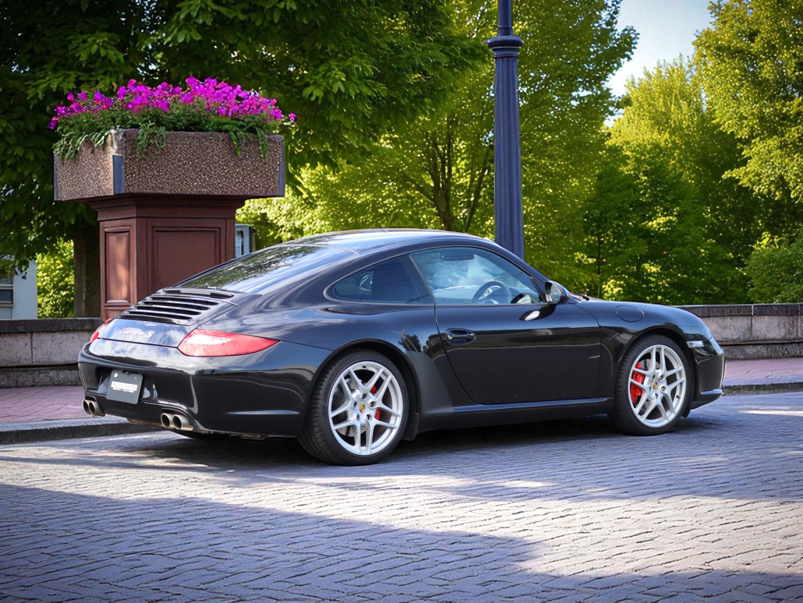 ポルシェ911カレラS(Type997.2）PDK<br>低走行約10,000km！<br>スポーツクロノパッケージ<br>スポーツデザインステアリング<br>シートヒーター<br>前後ドライブレコーダー<br>
