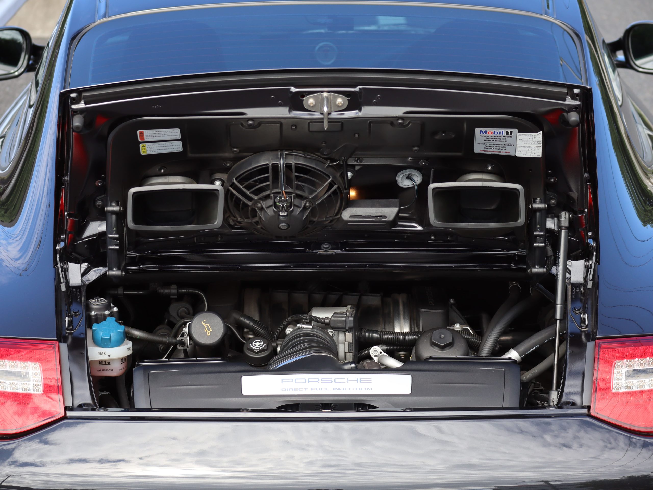 ポルシェ911カレラS(Type997.2）PDK<br>低走行約10,000km！<br>スポーツクロノパッケージ<br>スポーツデザインステアリング<br>シートヒーター<br>前後ドライブレコーダー<br>