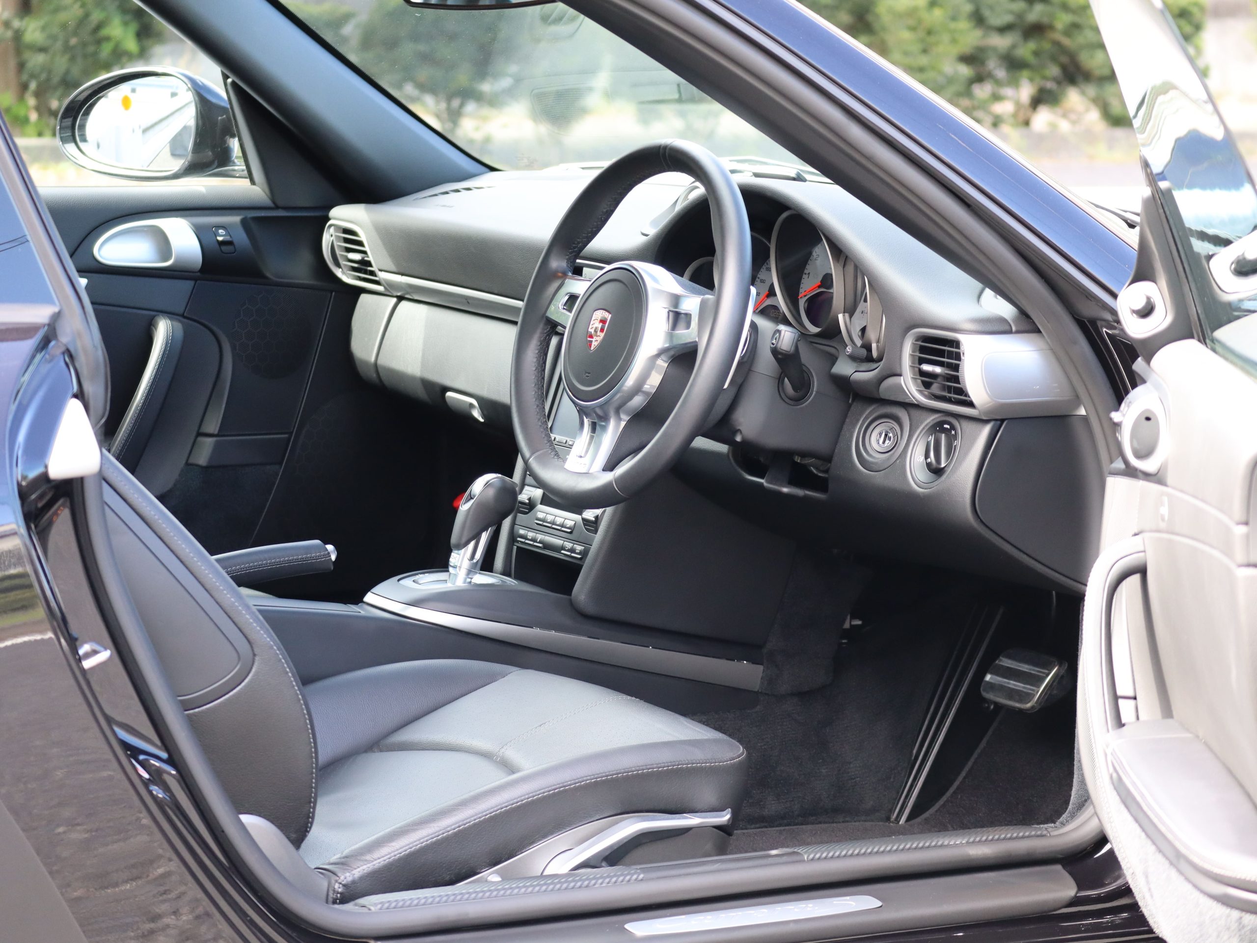 ポルシェ911カレラS(Type997.2）PDK<br>低走行約10,000km！<br>スポーツクロノパッケージ<br>スポーツデザインステアリング<br>シートヒーター<br>前後ドライブレコーダー<br>