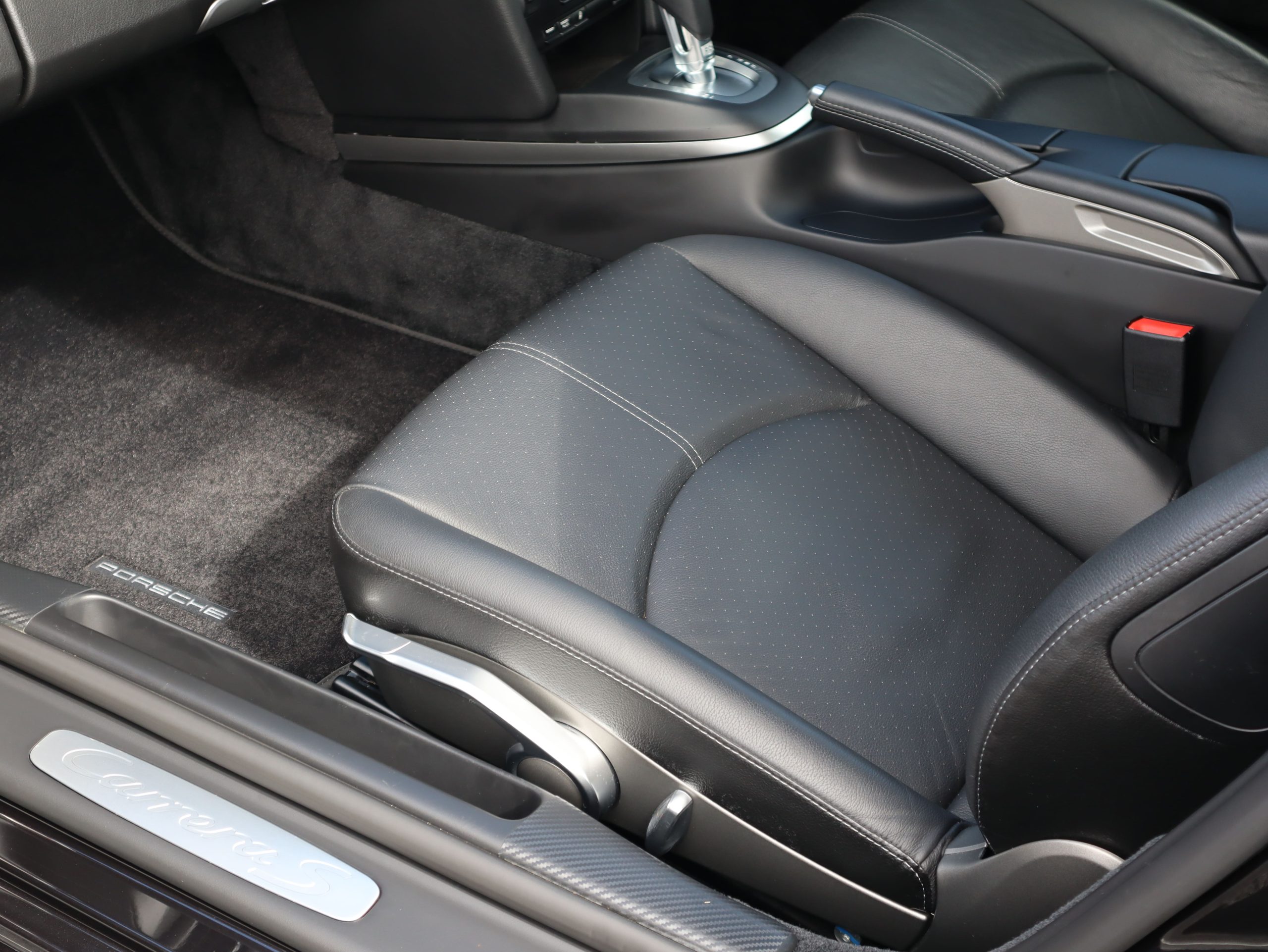 ポルシェ911カレラS(Type997.2）PDK<br>低走行約10,000km！<br>スポーツクロノパッケージ<br>スポーツデザインステアリング<br>シートヒーター<br>前後ドライブレコーダー<br>