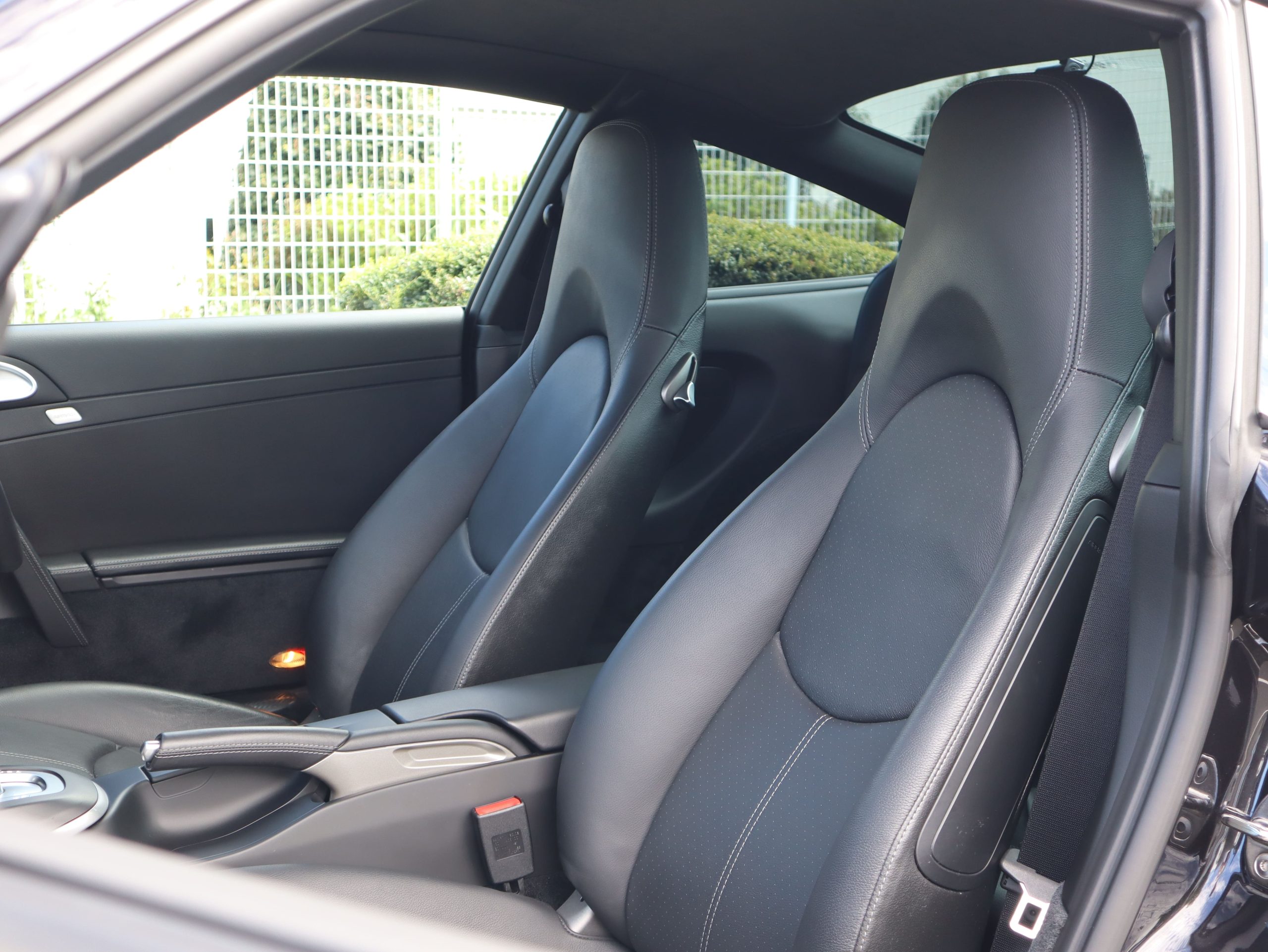 ポルシェ911カレラS(Type997.2）PDK<br>低走行約10,000km！<br>スポーツクロノパッケージ<br>スポーツデザインステアリング<br>シートヒーター<br>前後ドライブレコーダー<br>
