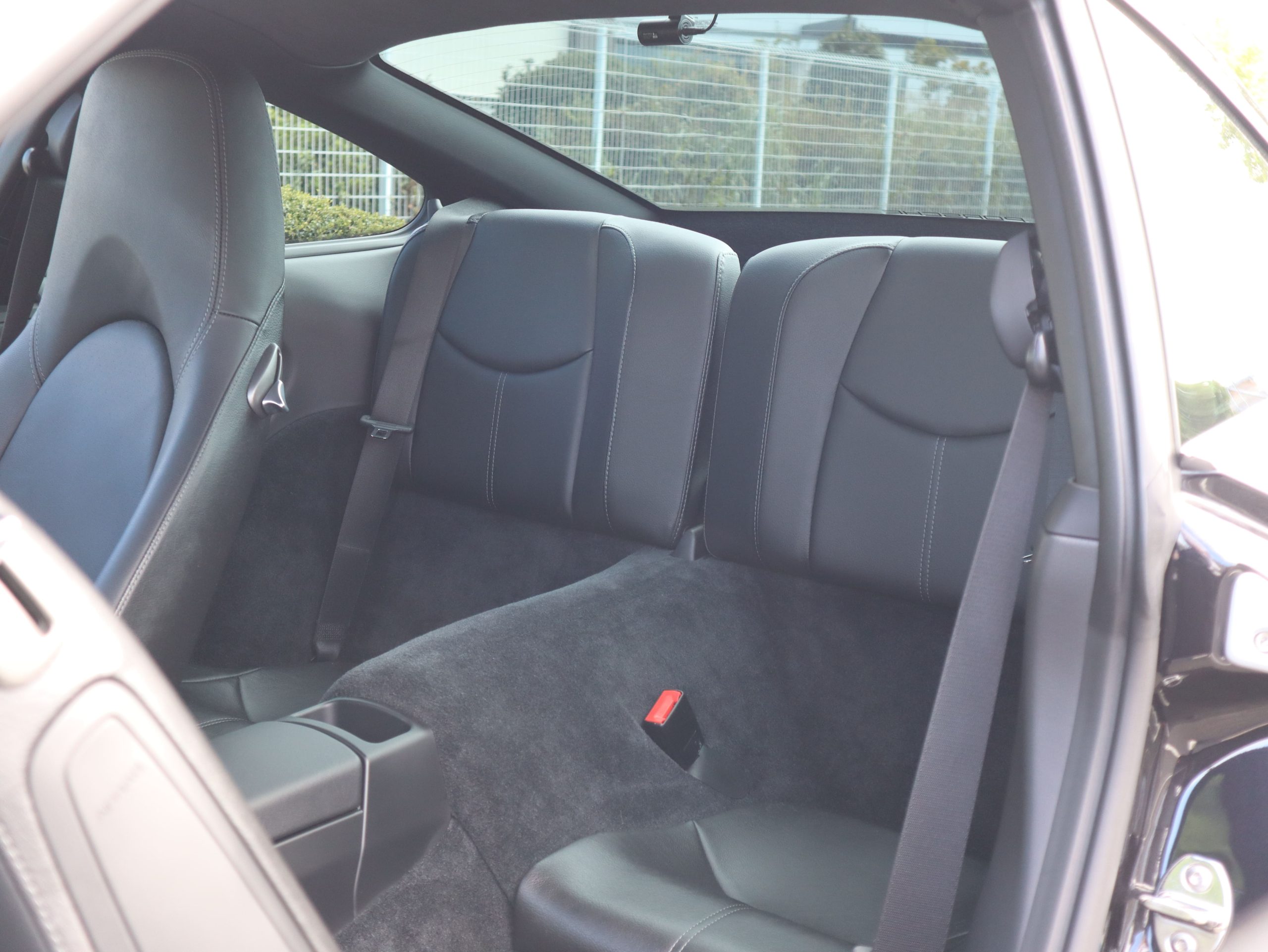 ポルシェ911カレラS(Type997.2）PDK<br>低走行約10,000km！<br>スポーツクロノパッケージ<br>スポーツデザインステアリング<br>シートヒーター<br>前後ドライブレコーダー<br>