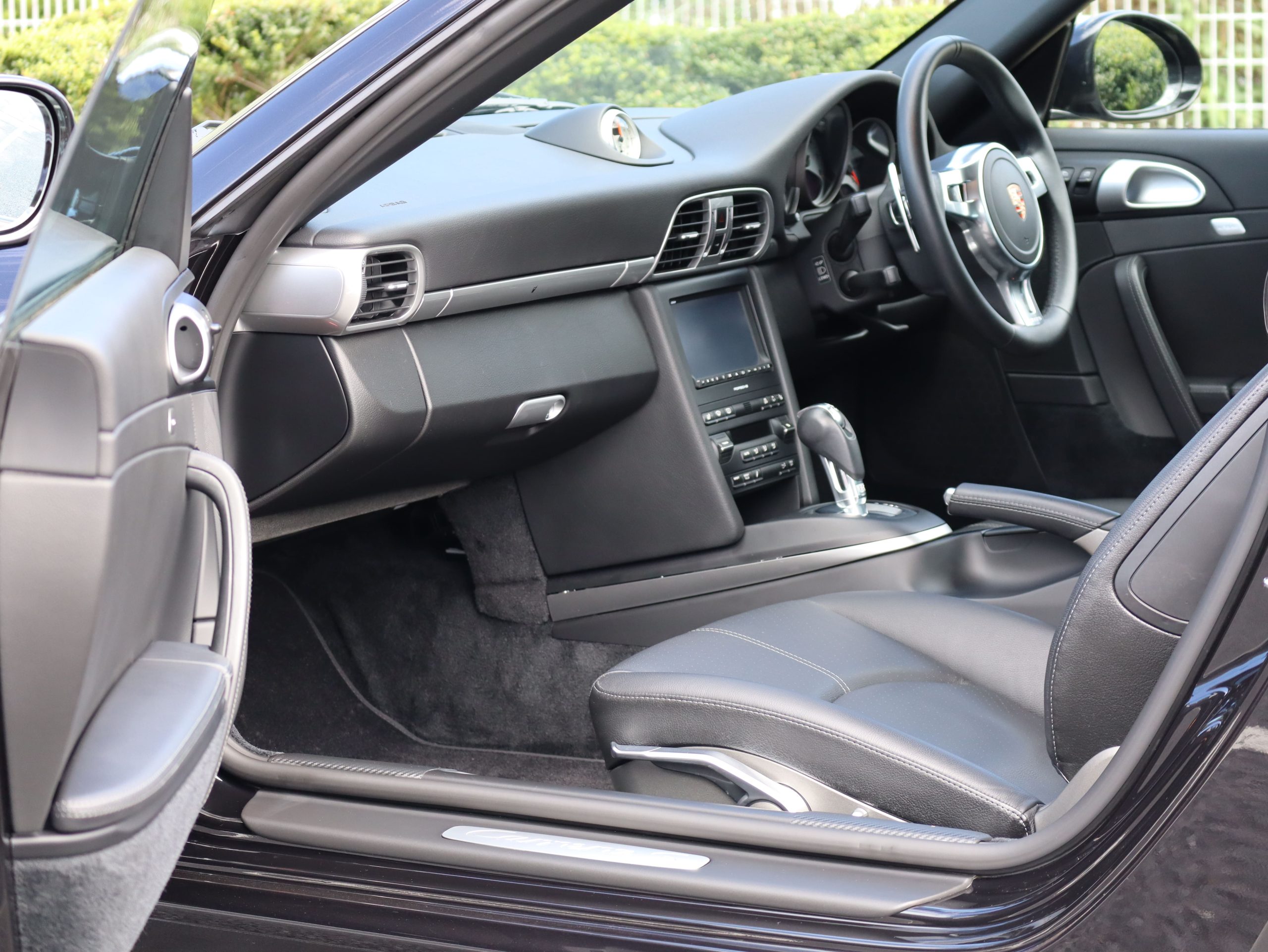 ポルシェ911カレラS(Type997.2）PDK<br>低走行約10,000km！<br>スポーツクロノパッケージ<br>スポーツデザインステアリング<br>シートヒーター<br>前後ドライブレコーダー<br>
