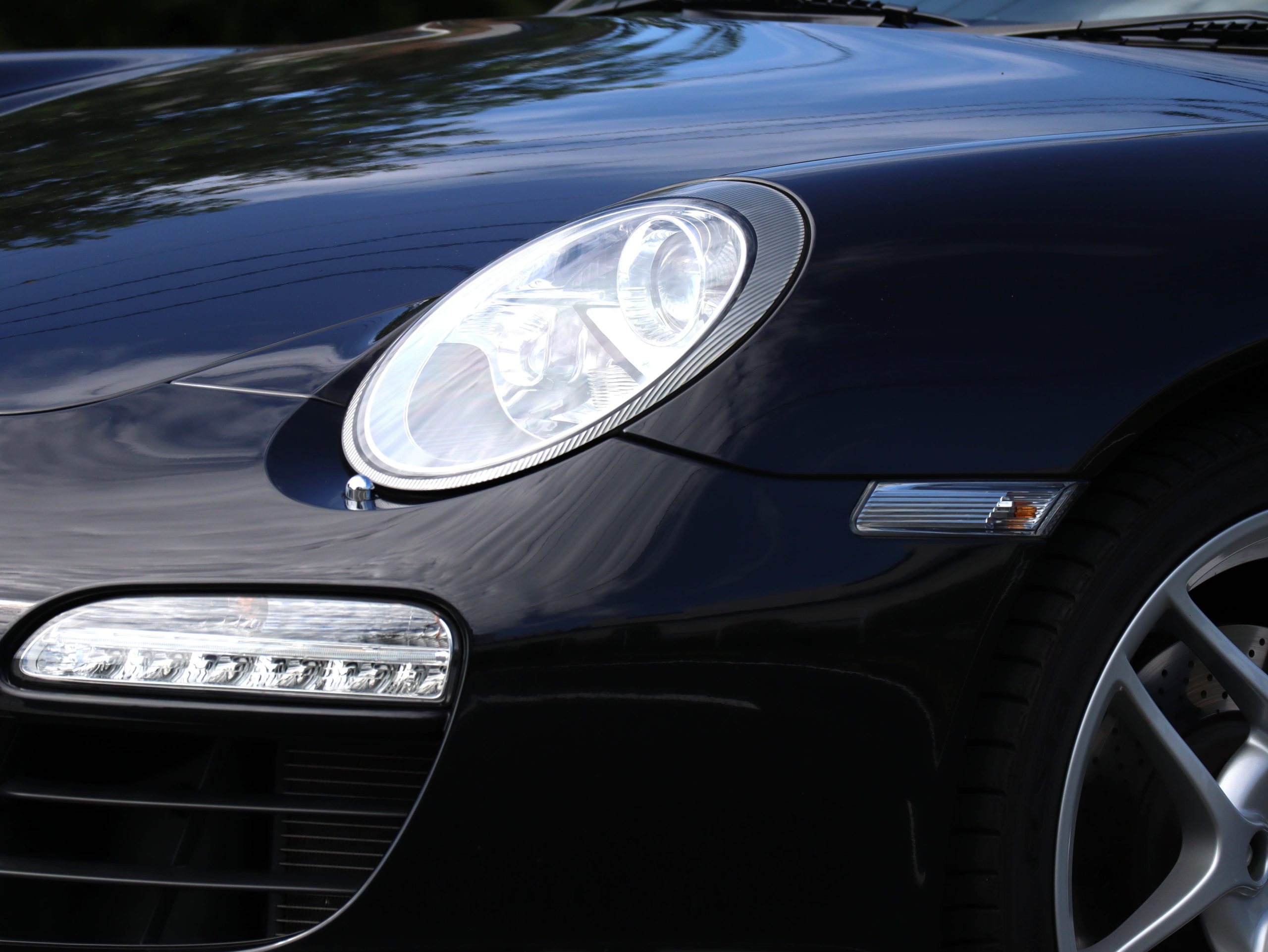 ポルシェ911カレラS(Type997.2）PDK<br>低走行約10,000km！<br>スポーツクロノパッケージ<br>スポーツデザインステアリング<br>シートヒーター<br>前後ドライブレコーダー<br>