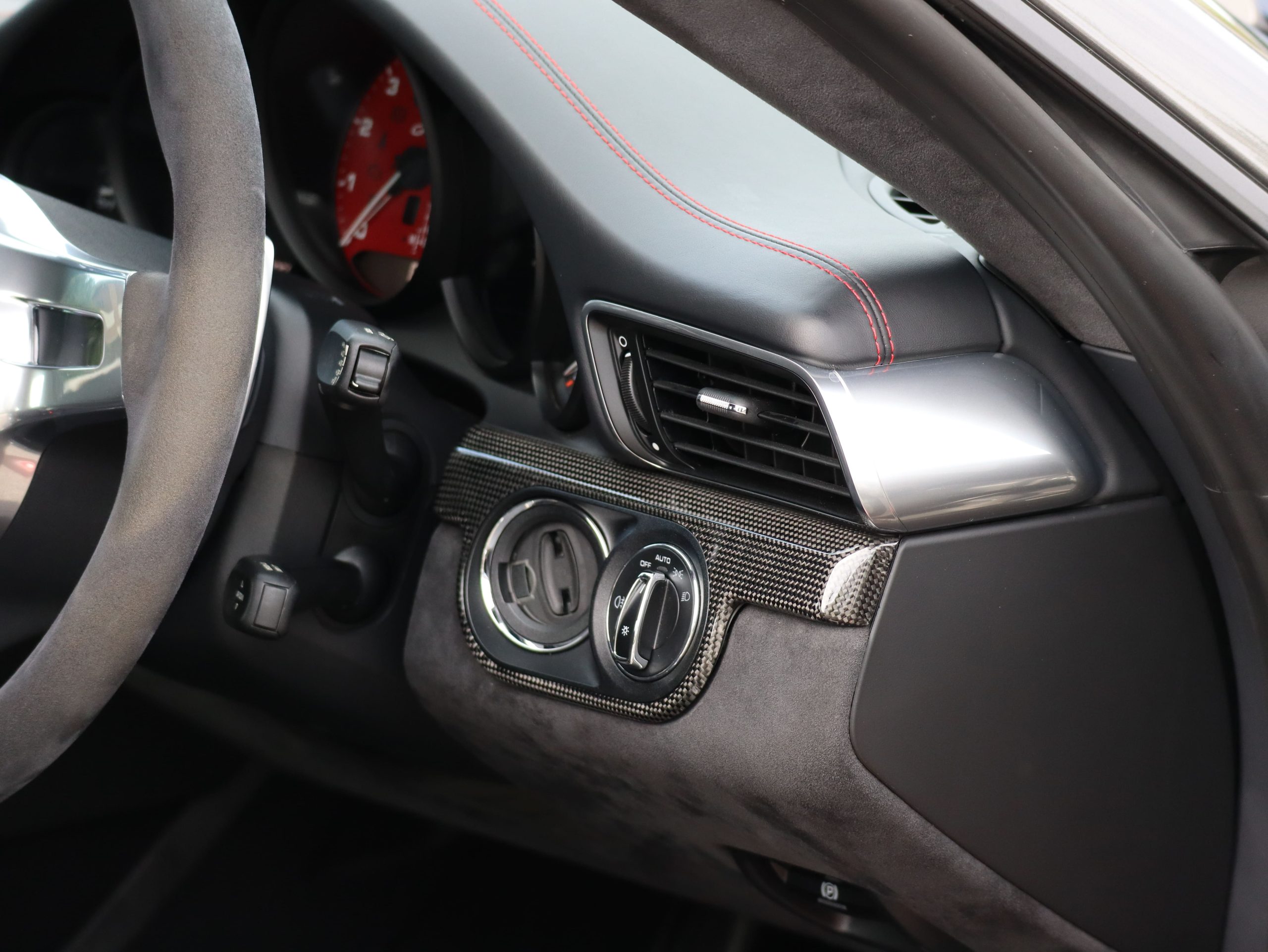 ポルシェ911カレラ4GTS（Type991.1）PDK<br>GTSインテリアパッケージ<br>拡張スポーツデザインパッケージ<br>スポーツエグゾーストシステム<br>ブラックインナーPDLSヘッドライト<br>5H仕様カレラSホイール