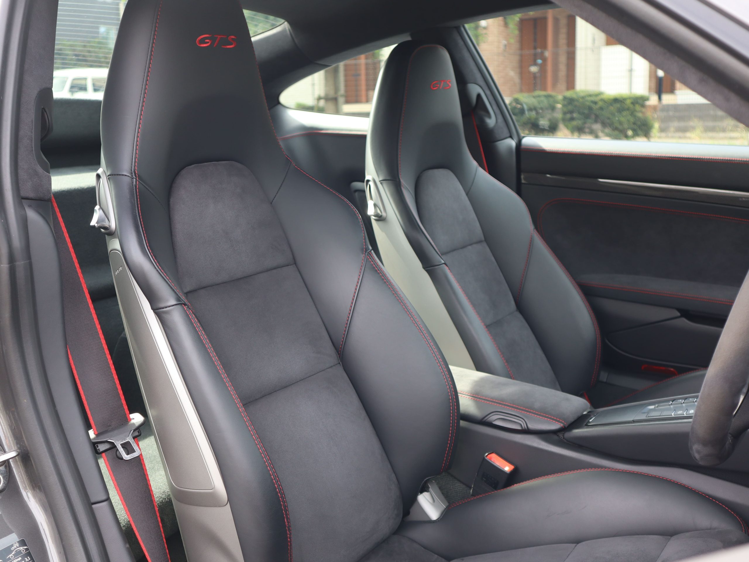 ポルシェ911カレラ4GTS（Type991.1）PDK<br>GTSインテリアパッケージ<br>拡張スポーツデザインパッケージ<br>スポーツエグゾーストシステム<br>ブラックインナーPDLSヘッドライト<br>5H仕様カレラSホイール