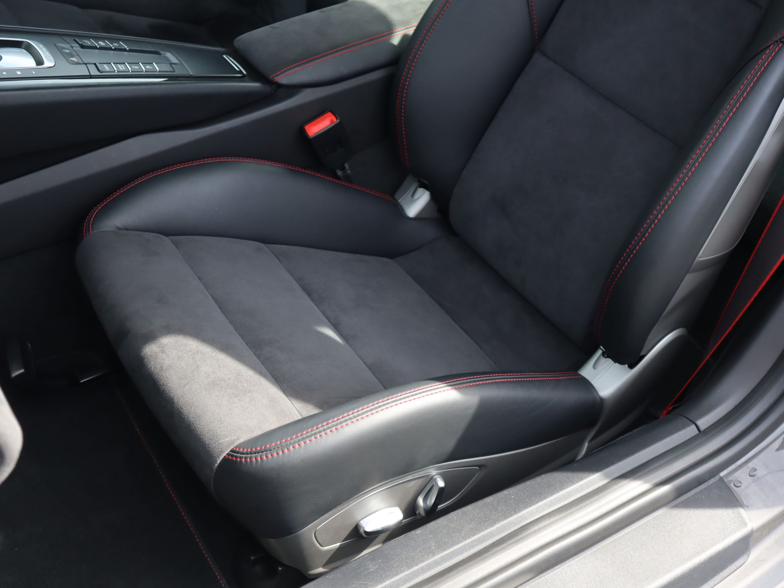 ポルシェ911カレラ4GTS（Type991.1）PDK<br>GTSインテリアパッケージ<br>拡張スポーツデザインパッケージ<br>スポーツエグゾーストシステム<br>ブラックインナーPDLSヘッドライト<br>5H仕様カレラSホイール