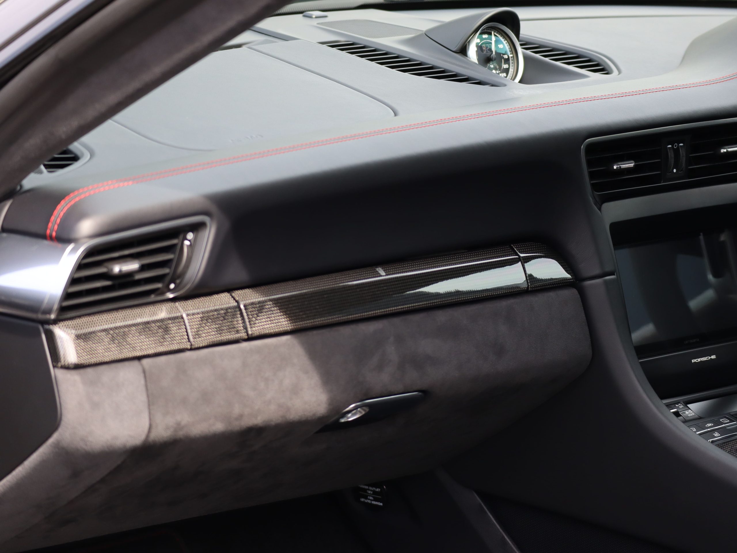 ポルシェ911カレラ4GTS（Type991.1）PDK<br>GTSインテリアパッケージ<br>拡張スポーツデザインパッケージ<br>スポーツエグゾーストシステム<br>ブラックインナーPDLSヘッドライト<br>5H仕様カレラSホイール