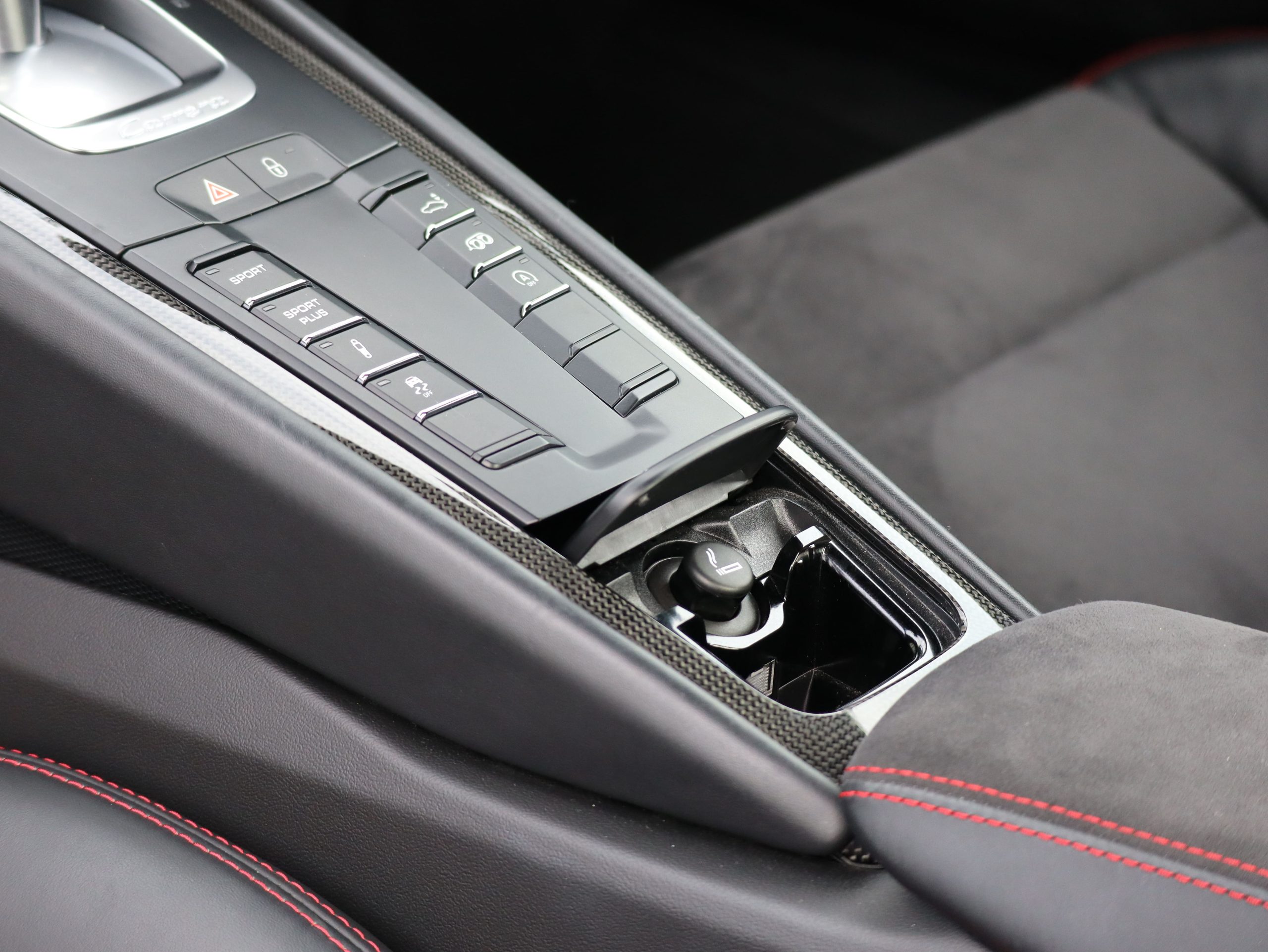 ポルシェ911カレラ4GTS（Type991.1）PDK<br>GTSインテリアパッケージ<br>拡張スポーツデザインパッケージ<br>スポーツエグゾーストシステム<br>ブラックインナーPDLSヘッドライト<br>5H仕様カレラSホイール