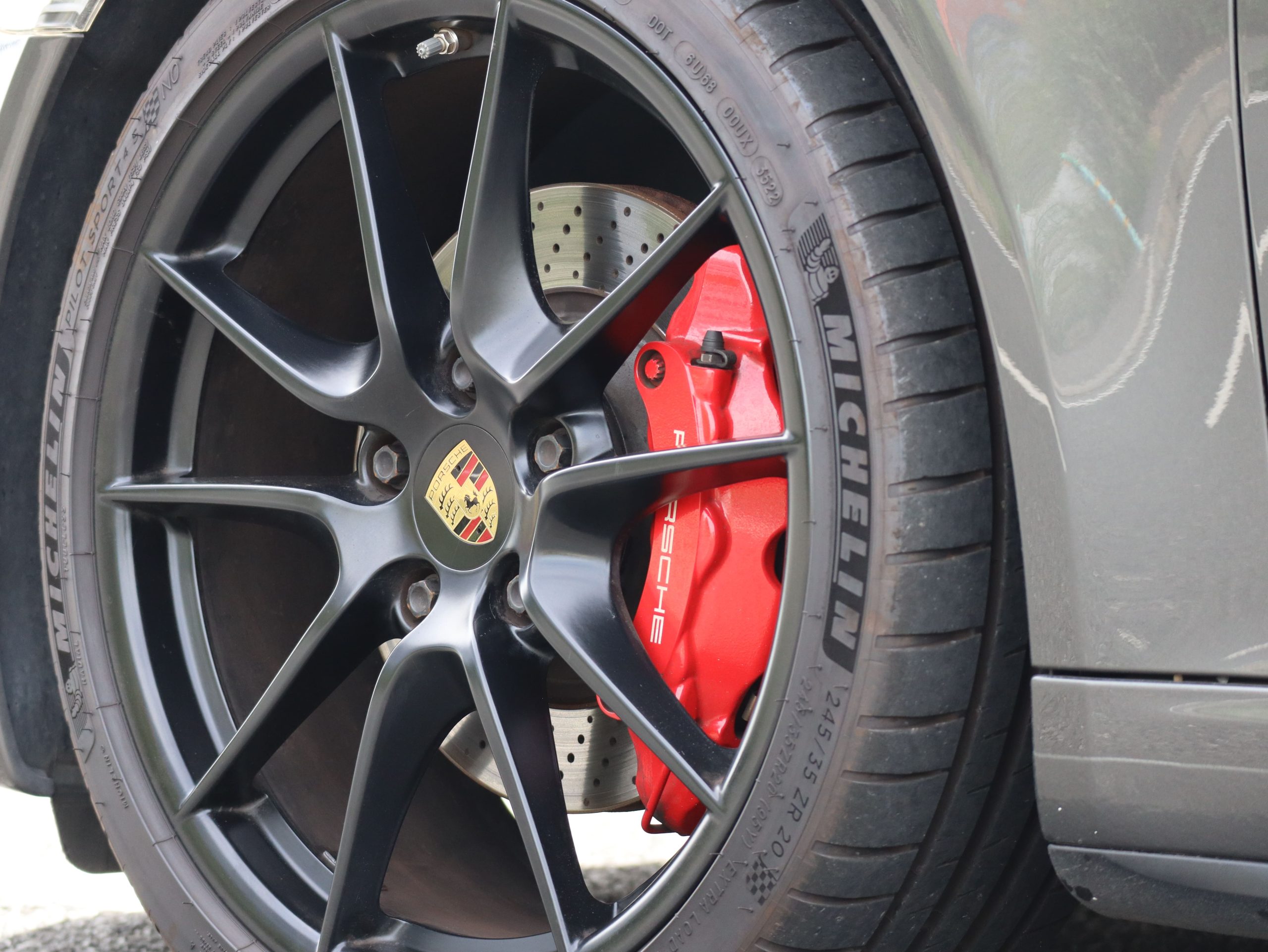 ポルシェ911カレラ4GTS（Type991.1）PDK<br>GTSインテリアパッケージ<br>拡張スポーツデザインパッケージ<br>スポーツエグゾーストシステム<br>ブラックインナーPDLSヘッドライト<br>5H仕様カレラSホイール
