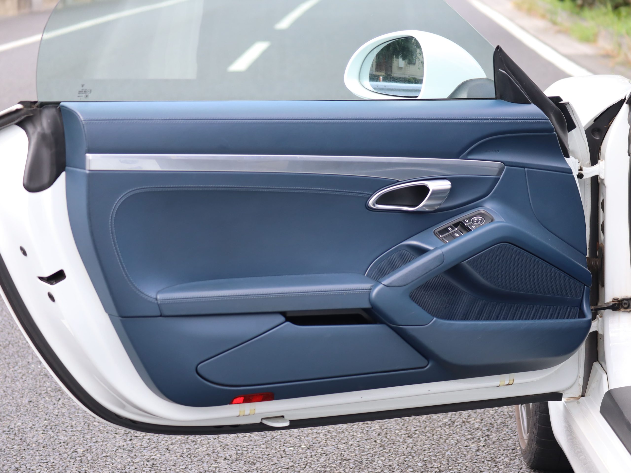 ★ポルシェボクスターS（Type981）6MT<br>ブルーレザーインテリア<br>ブルーソフトトップ幌<br>PDLS含むヘッドライト<br>スポーツシートプラス<br>20インチカレラクラシックホイール