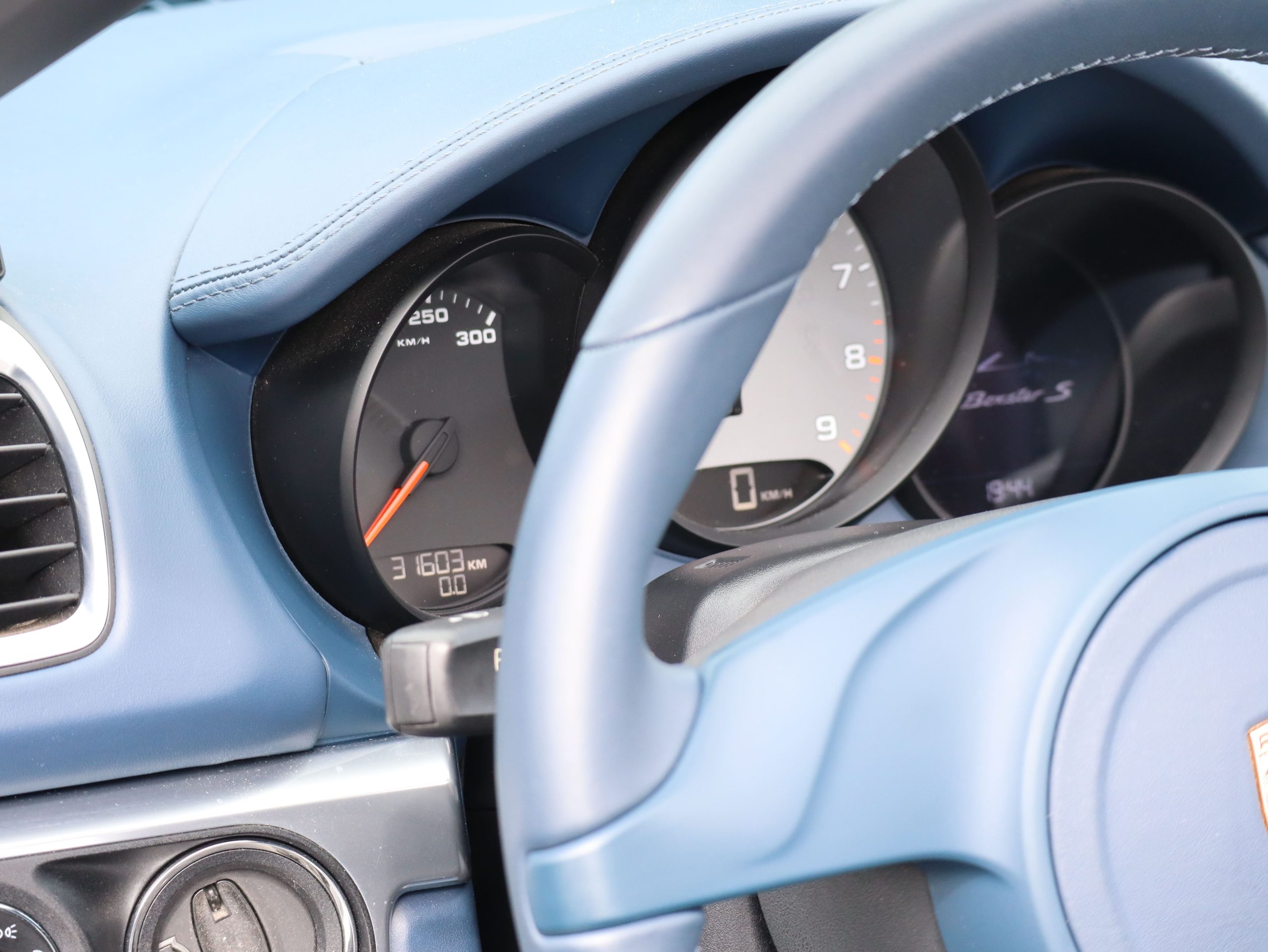 ★ポルシェボクスターS（Type981）6MT<br>ブルーレザーインテリア<br>ブルーソフトトップ幌<br>PDLS含むヘッドライト<br>スポーツシートプラス<br>20インチカレラクラシックホイール