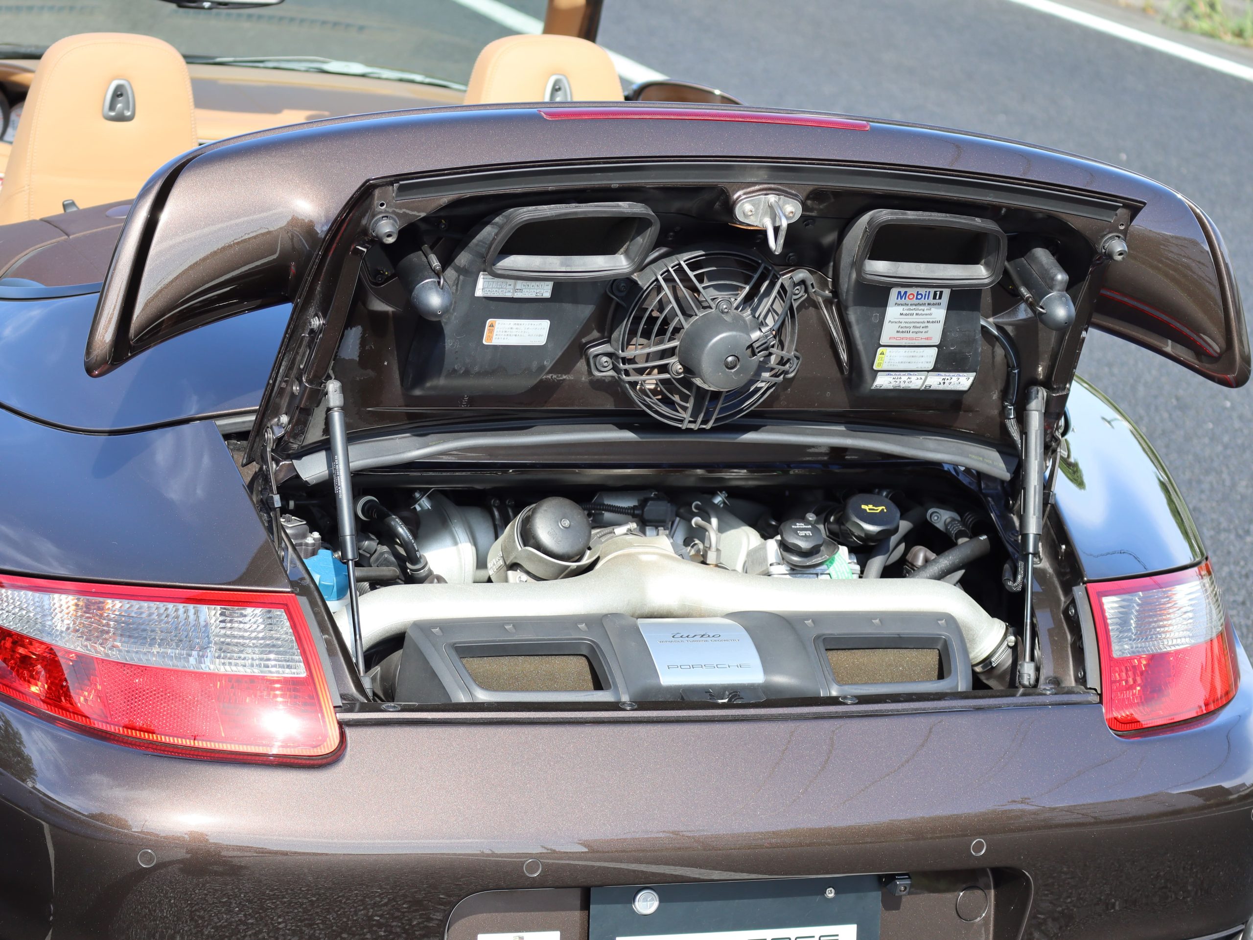 ★ポルシェ911ターボ カブリオレ(Type997.1）ティプトロニックS<br>ソフトルックレザーシート<br>エレクトリックコントロールシート<br>ボディカラー同色仕上げエクステリア<br>イエローブレーキキャリパー<br>バイキセノンヘッドライト