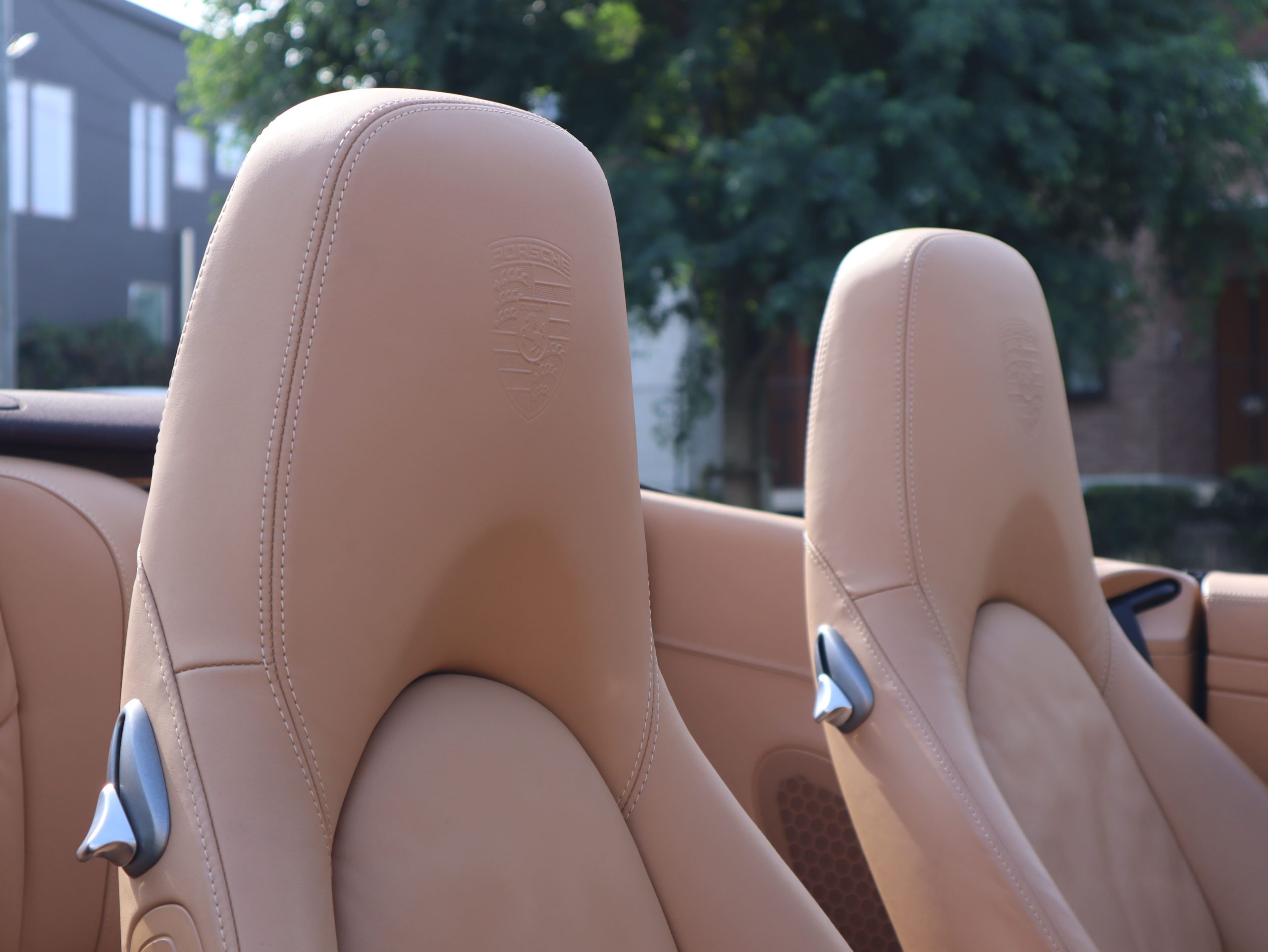★ポルシェ911ターボ カブリオレ(Type997.1）ティプトロニックS<br>ソフトルックレザーシート<br>エレクトリックコントロールシート<br>ボディカラー同色仕上げエクステリア<br>イエローブレーキキャリパー<br>バイキセノンヘッドライト