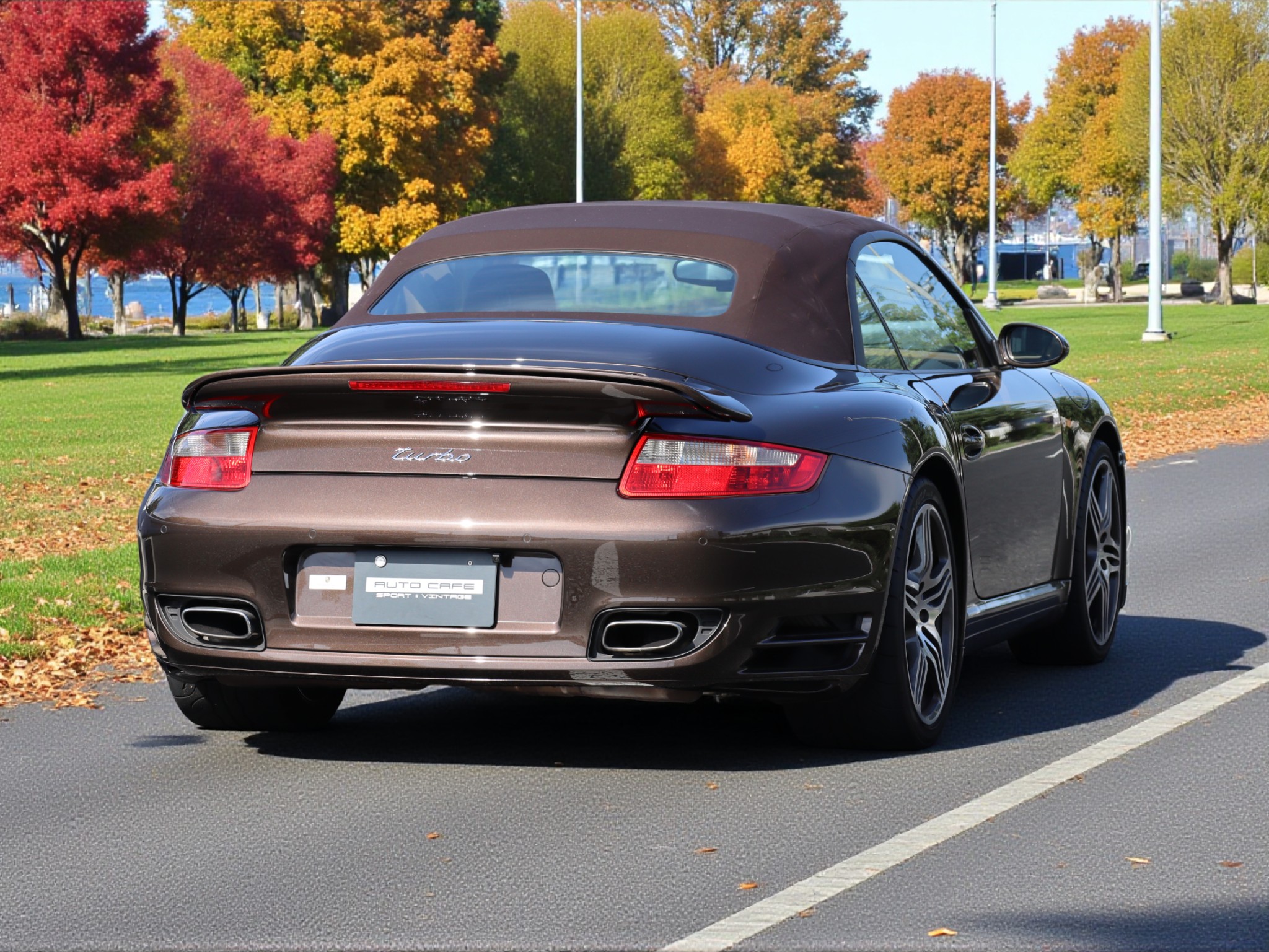 ★ポルシェ911ターボ カブリオレ(Type997.1）ティプトロニックS<br>ソフトルックレザーシート<br>エレクトリックコントロールシート<br>ボディカラー同色仕上げエクステリア<br>イエローブレーキキャリパー<br>バイキセノンヘッドライト