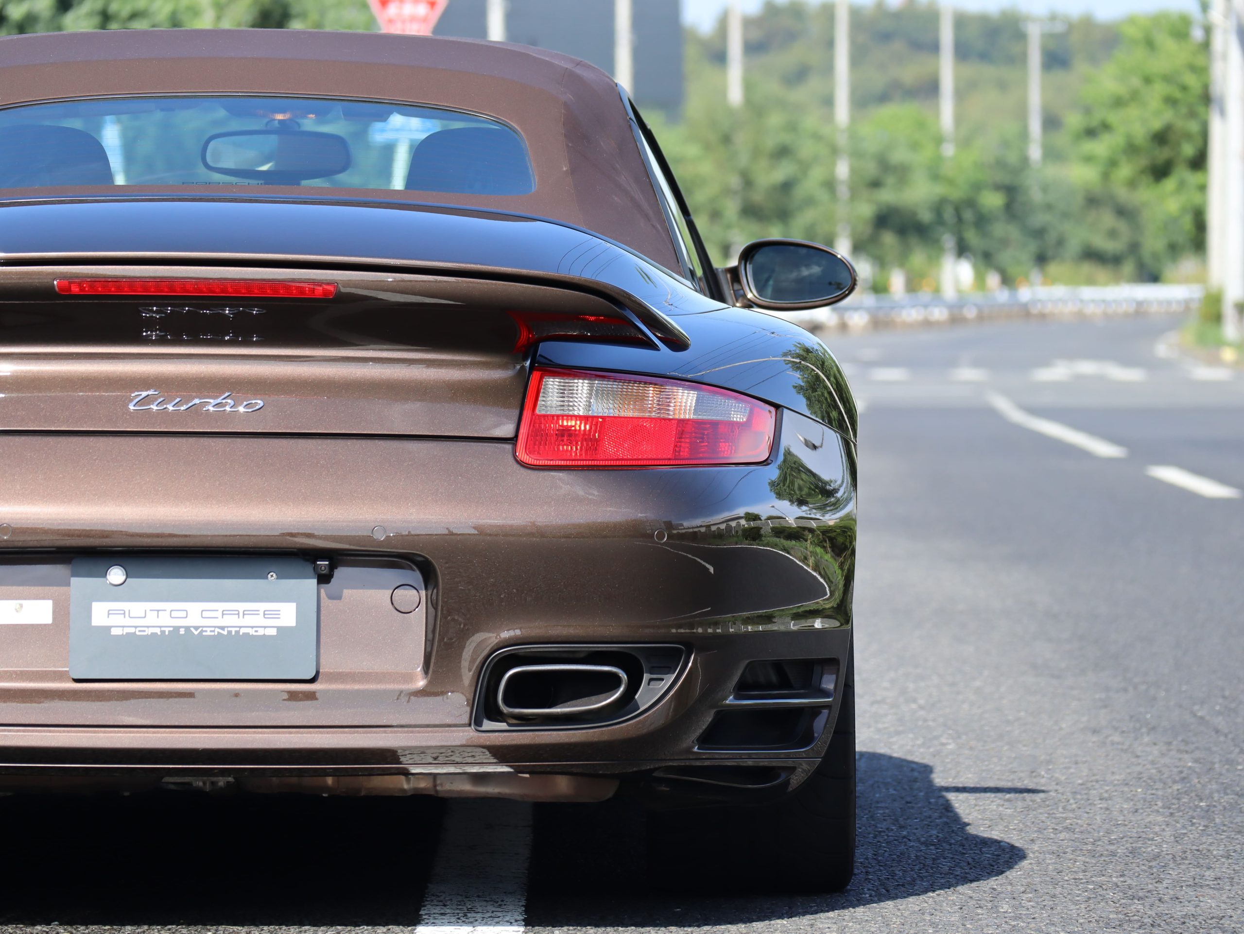 ★ポルシェ911ターボ カブリオレ(Type997.1）ティプトロニックS<br>ソフトルックレザーシート<br>エレクトリックコントロールシート<br>ボディカラー同色仕上げエクステリア<br>イエローブレーキキャリパー<br>バイキセノンヘッドライト