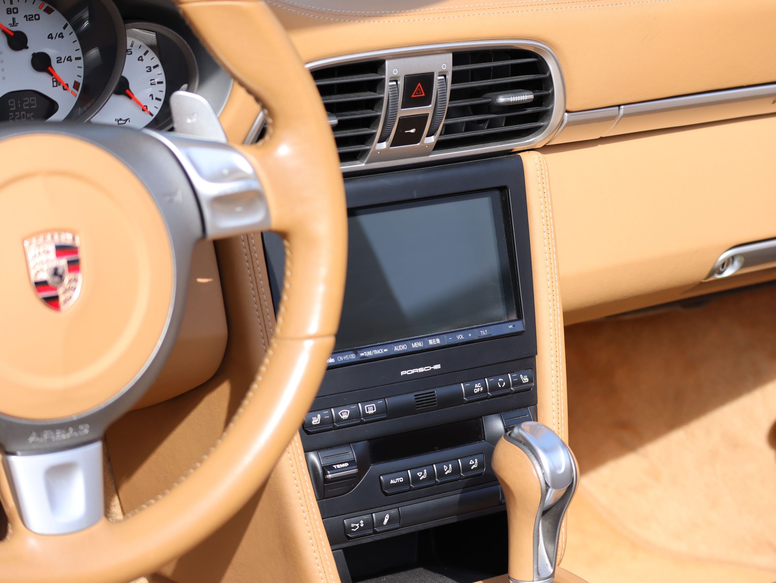 ★ポルシェ911ターボ カブリオレ(Type997.1）ティプトロニックS<br>ソフトルックレザーシート<br>エレクトリックコントロールシート<br>ボディカラー同色仕上げエクステリア<br>イエローブレーキキャリパー<br>バイキセノンヘッドライト