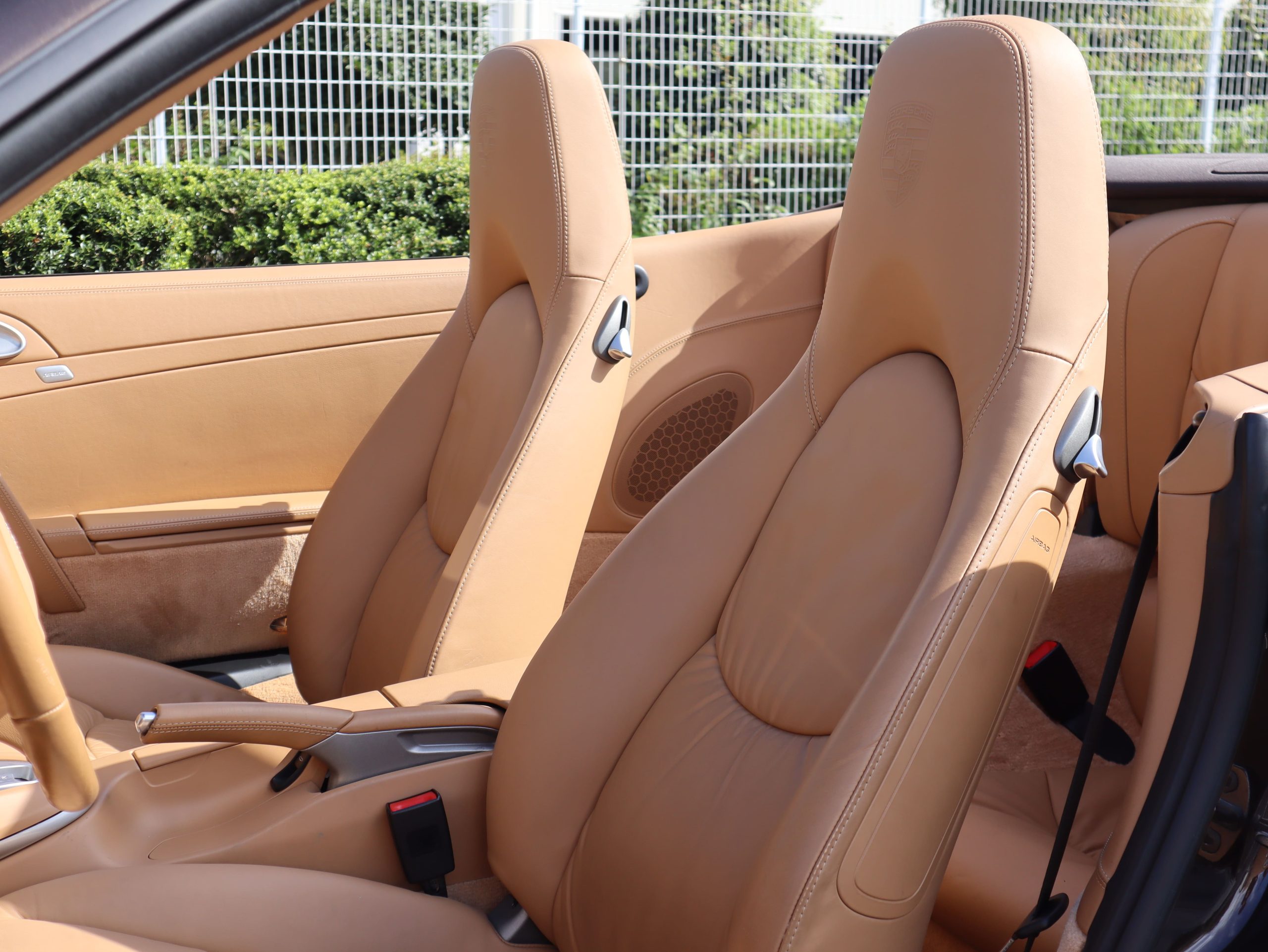 ★ポルシェ911ターボ カブリオレ(Type997.1）ティプトロニックS<br>ソフトルックレザーシート<br>エレクトリックコントロールシート<br>ボディカラー同色仕上げエクステリア<br>イエローブレーキキャリパー<br>バイキセノンヘッドライト