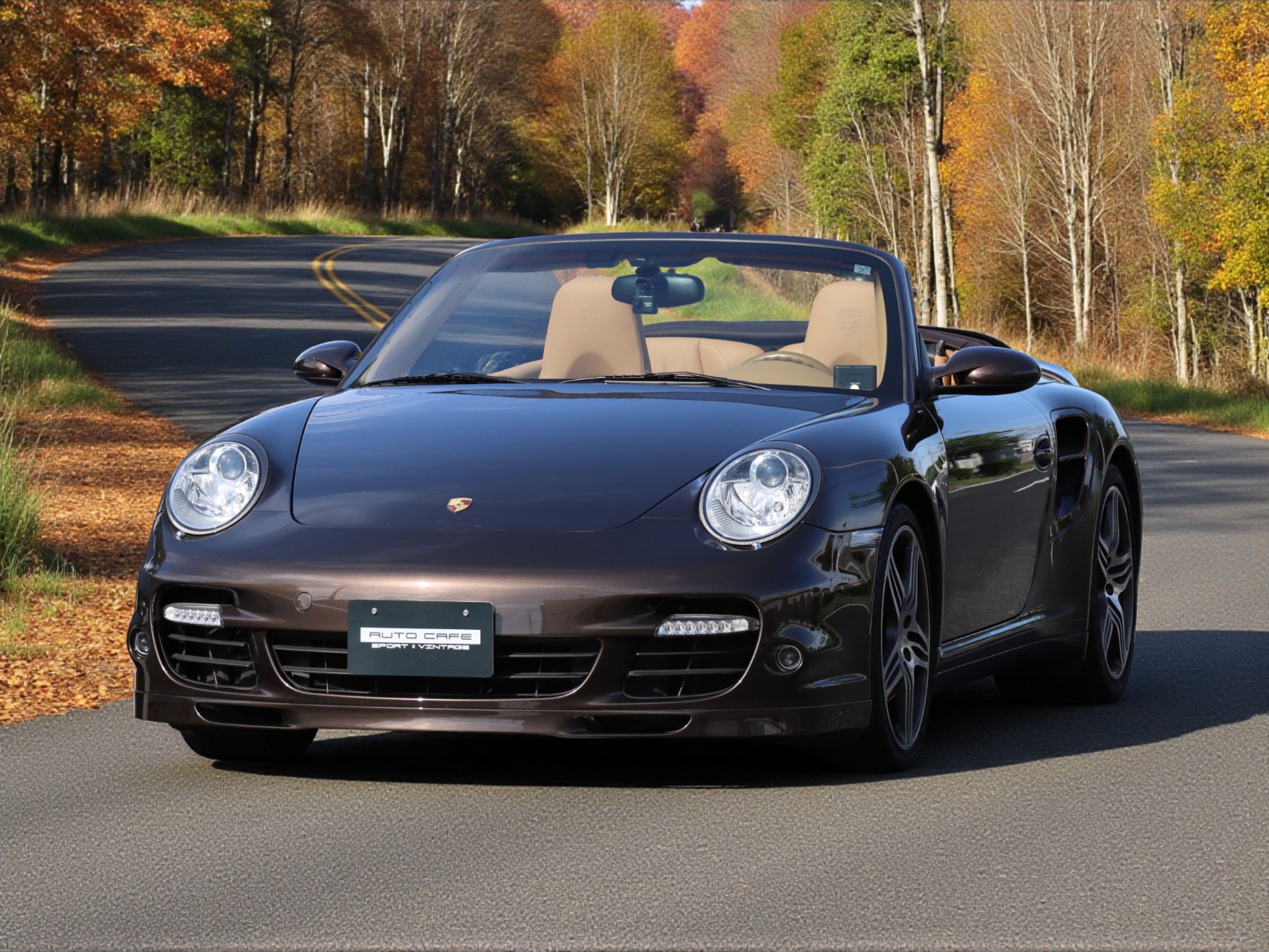 ★ポルシェ911ターボ カブリオレ(Type997.1）ティプトロニックS<br>ソフトルックレザーシート<br>エレクトリックコントロールシート<br>ボディカラー同色仕上げエクステリア<br>イエローブレーキキャリパー<br>バイキセノンヘッドライト