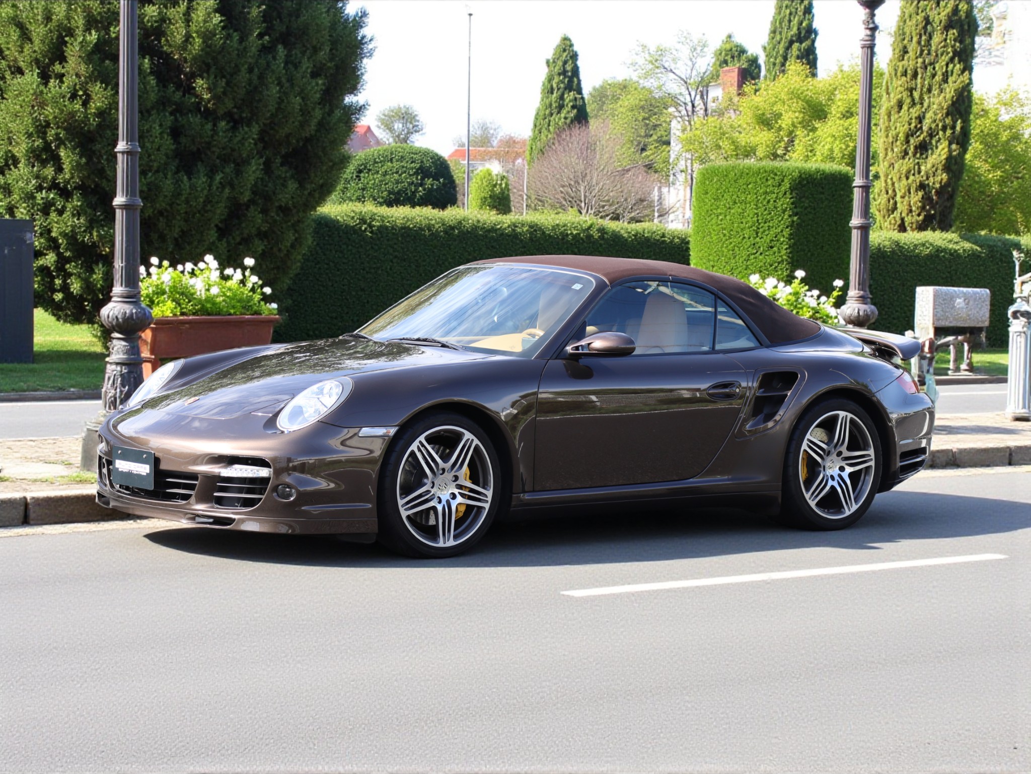★ポルシェ911ターボ カブリオレ(Type997.1）ティプトロニックS<br>ソフトルックレザーシート<br>エレクトリックコントロールシート<br>ボディカラー同色仕上げエクステリア<br>イエローブレーキキャリパー<br>バイキセノンヘッドライト