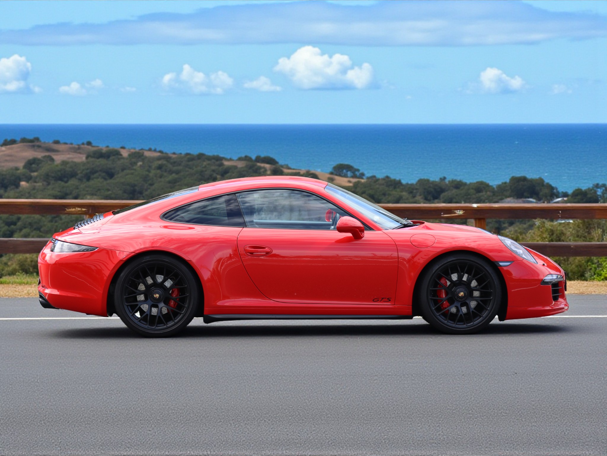 ポルシェ911カレラGTS（Type991.1）PDK<br>GTSインテリアパッケージ<br>PDLS+含むLEDヘッドライト<br>クリアガラスルックテールランプ<br>プロテクションフィルム施工<br>PASMスポーツサスペンション