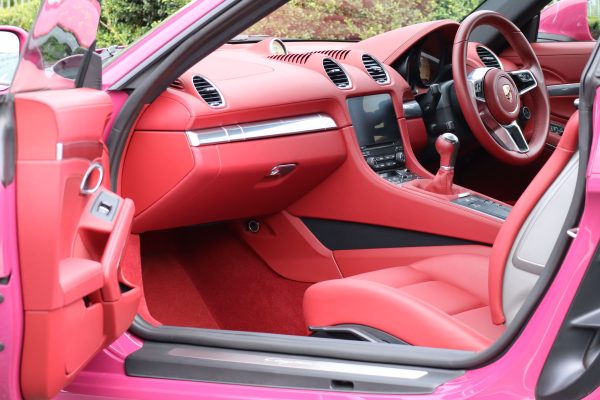 【ポルシェ乗り換え】下取りと買取、どちらが正解？専門店が教える「損をしない選択」