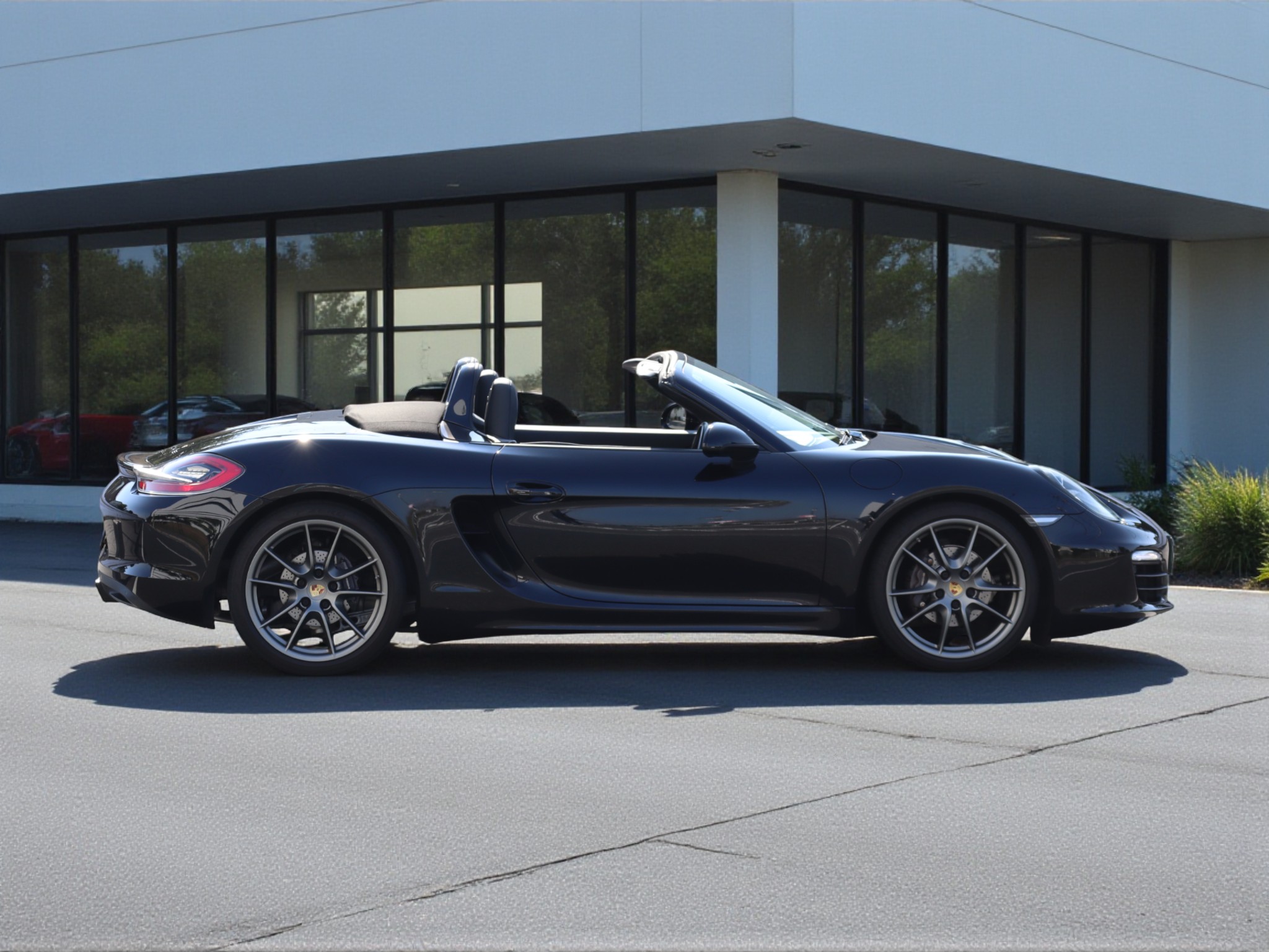 ポルシェボクスターBLACK EDITION(Type981)PDK<br>特別仕様車<br>スポーツクロノパッケージ<br>スポーツエグゾーストシステム<br>ティンテッドルックテールライト<br>サテンプラチナ塗装20インチホイール