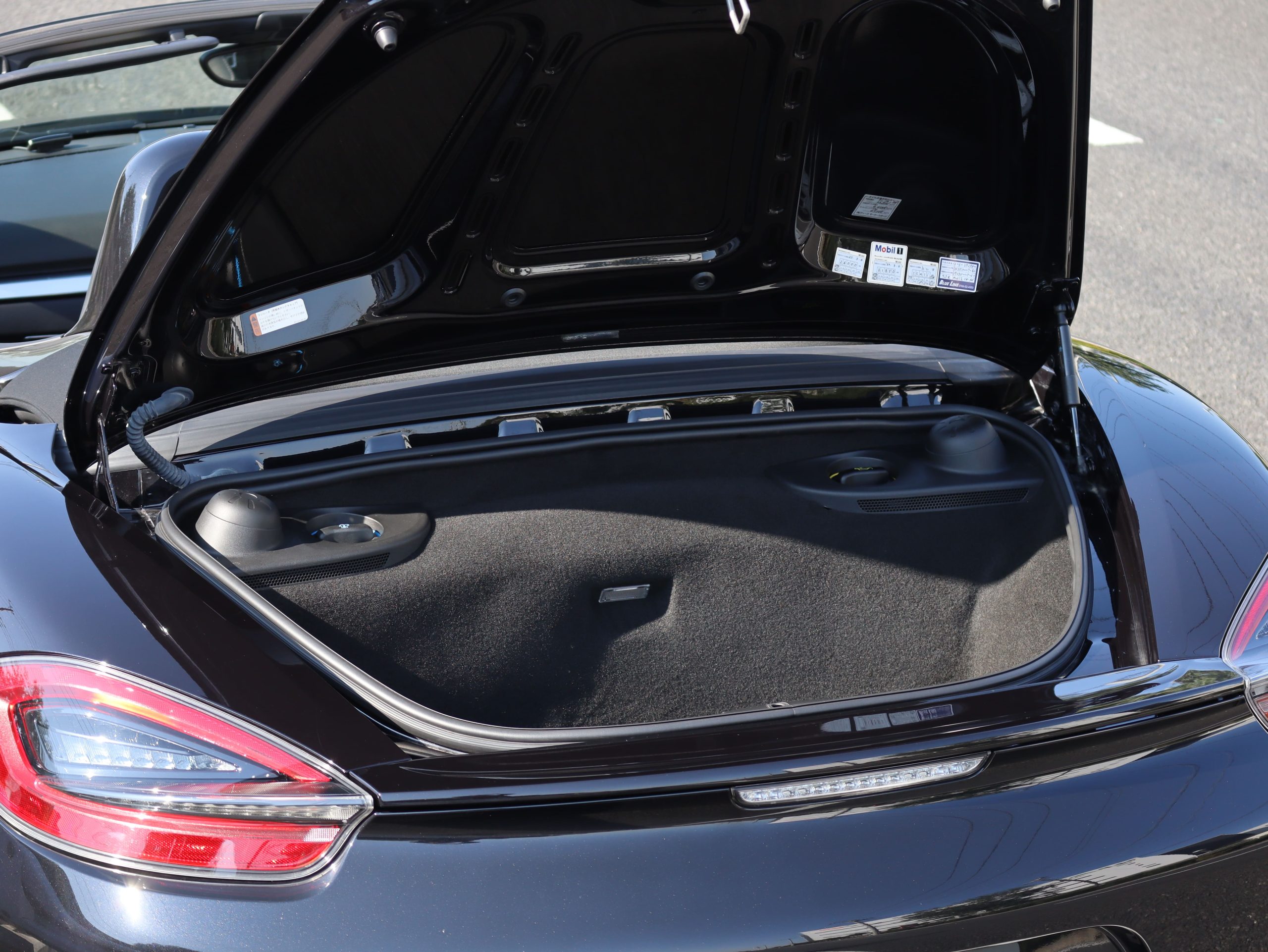 ポルシェボクスターBLACK EDITION(Type981)PDK<br>特別仕様車<br>スポーツクロノパッケージ<br>スポーツエグゾーストシステム<br>ティンテッドルックテールライト<br>サテンプラチナ塗装20インチホイール