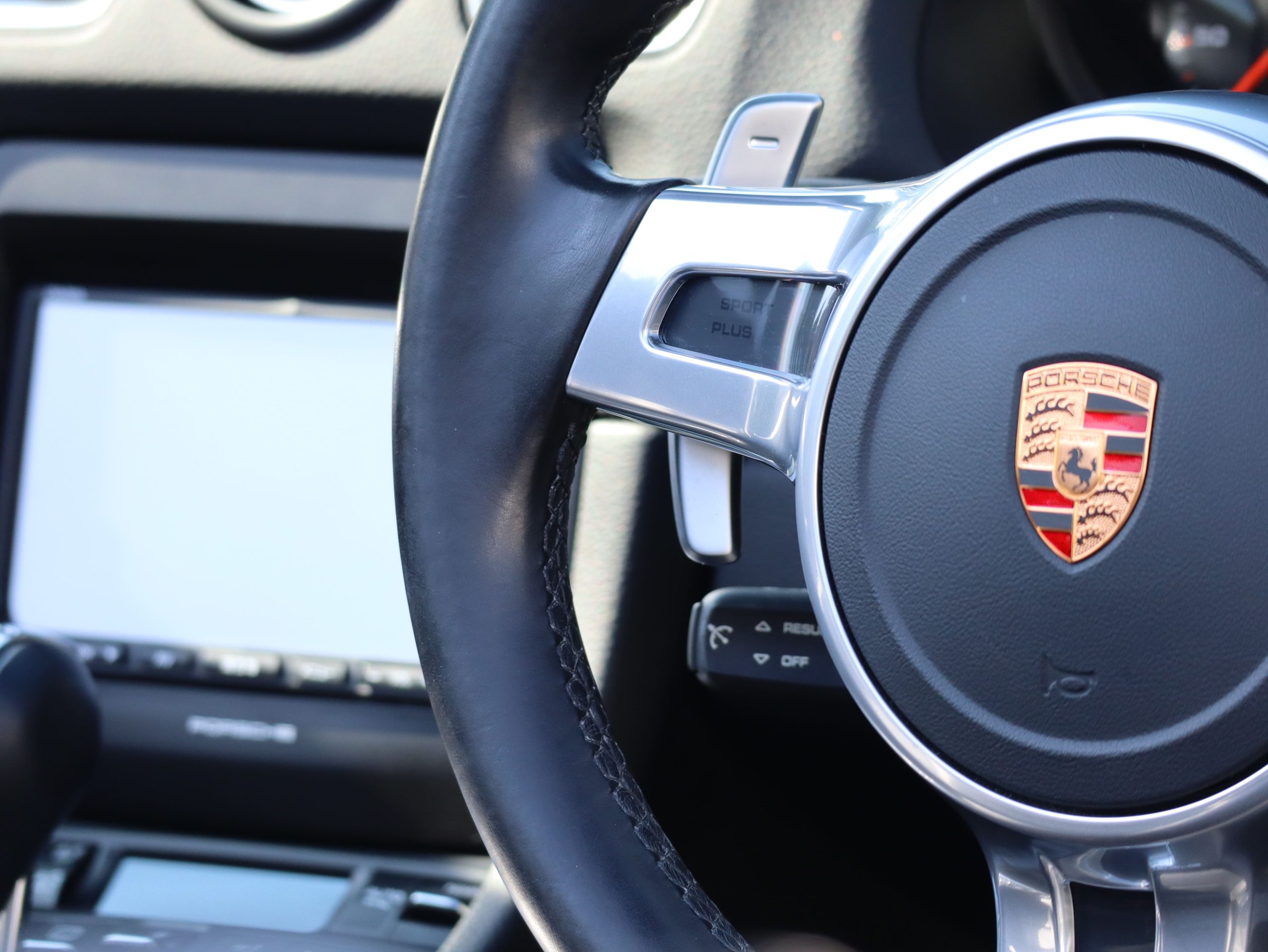 ポルシェボクスターBLACK EDITION(Type981)PDK<br>特別仕様車<br>スポーツクロノパッケージ<br>スポーツエグゾーストシステム<br>ティンテッドルックテールライト<br>サテンプラチナ塗装20インチホイール