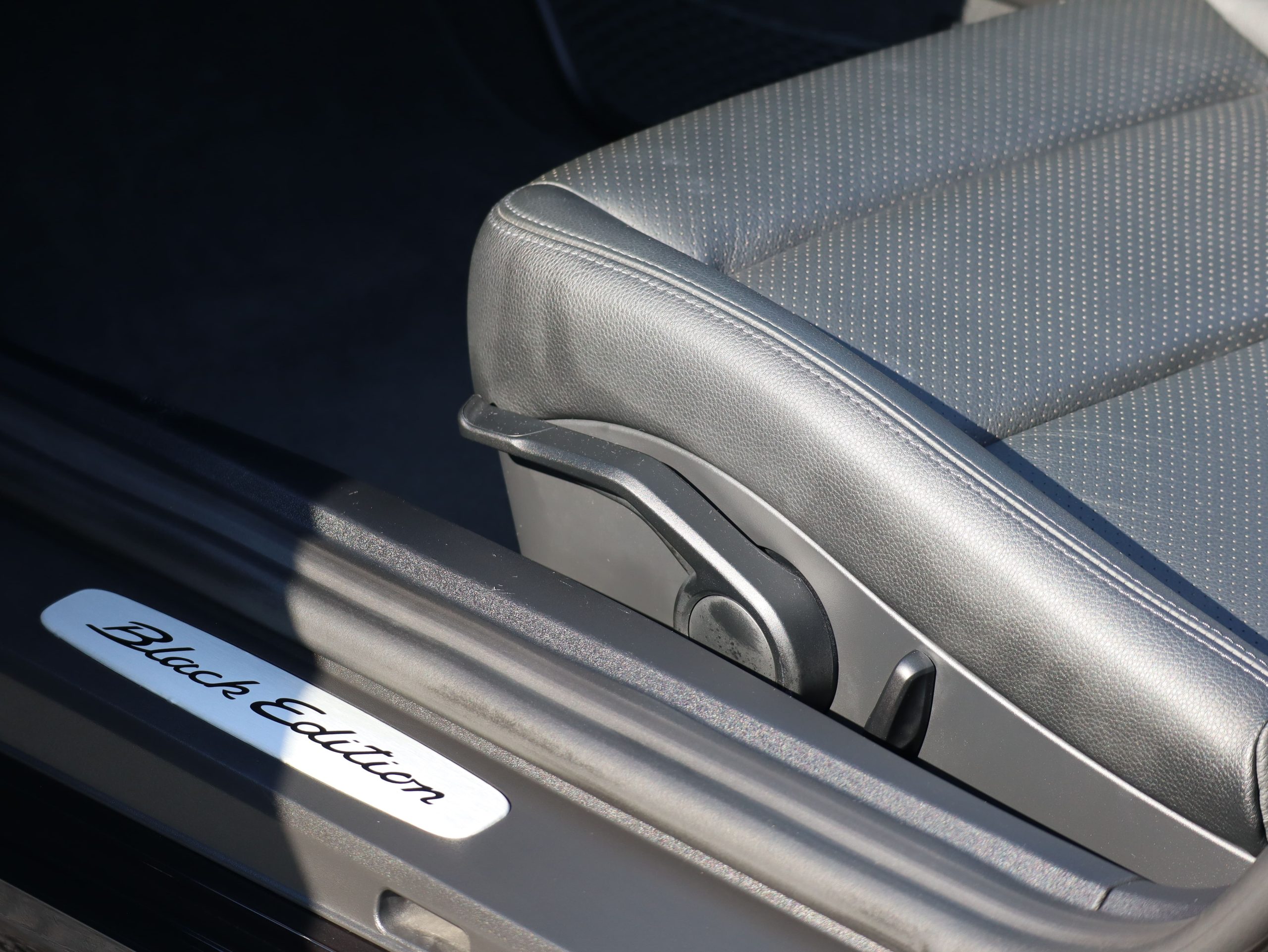 ポルシェボクスターBLACK EDITION(Type981)PDK<br>特別仕様車<br>スポーツクロノパッケージ<br>スポーツエグゾーストシステム<br>ティンテッドルックテールライト<br>サテンプラチナ塗装20インチホイール