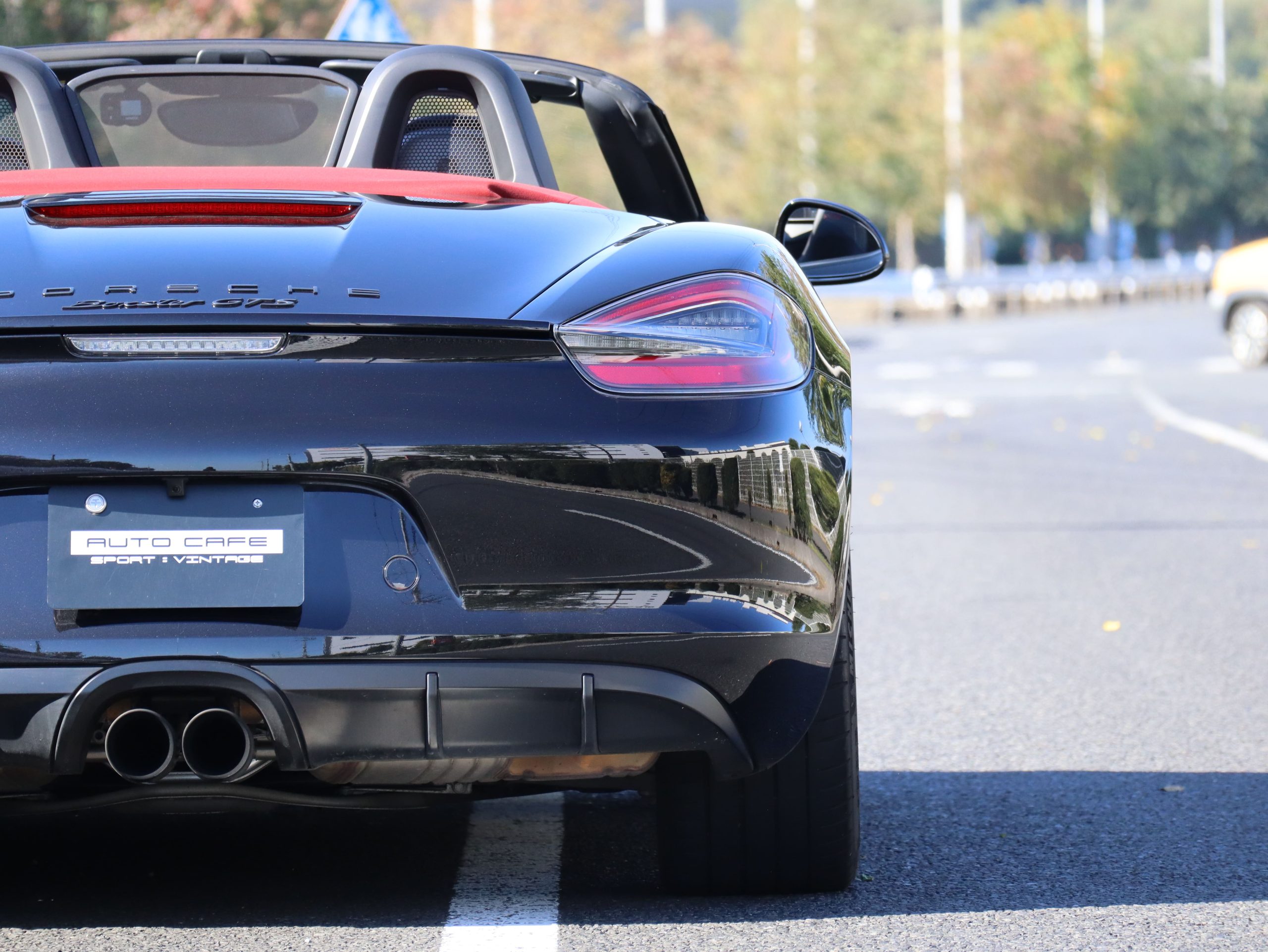 ポルシェボクスターGTS（Type981）PDK<br>GTSインテリアパッケージ<br>スポーツクロノパッケージ<br>スポーツエグゾーストシステム<br>PDLS付ヘッドライト<br>シートヒーター