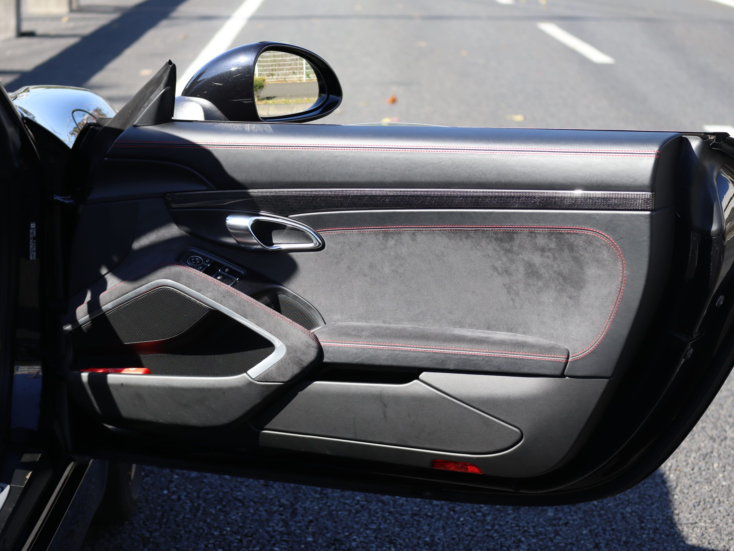 ポルシェボクスターGTS（Type981）PDK<br>GTSインテリアパッケージ<br>スポーツクロノパッケージ<br>スポーツエグゾーストシステム<br>PDLS付ヘッドライト<br>シートヒーター