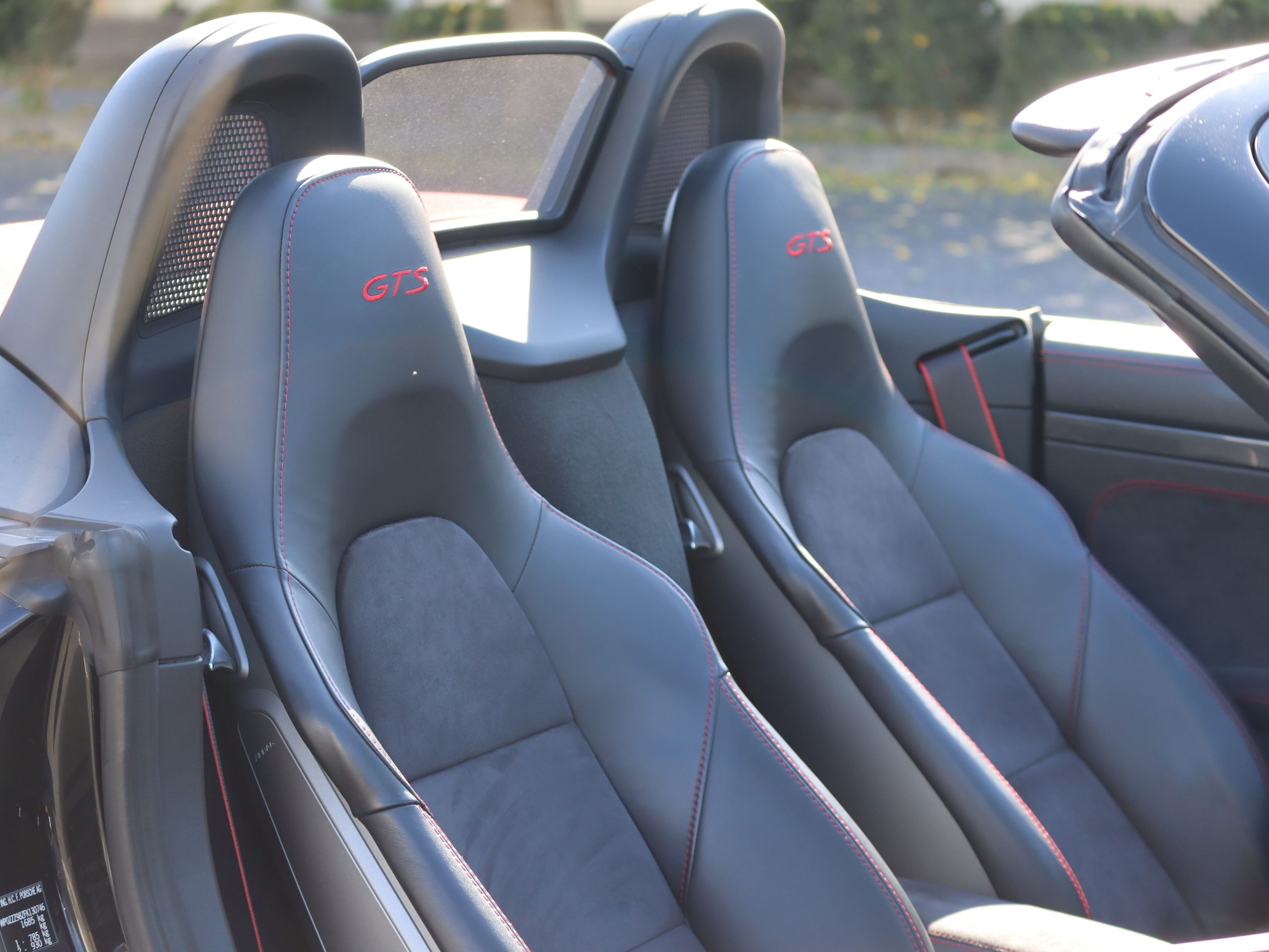 ポルシェボクスターGTS（Type981）PDK<br>GTSインテリアパッケージ<br>スポーツクロノパッケージ<br>スポーツエグゾーストシステム<br>PDLS付ヘッドライト<br>シートヒーター