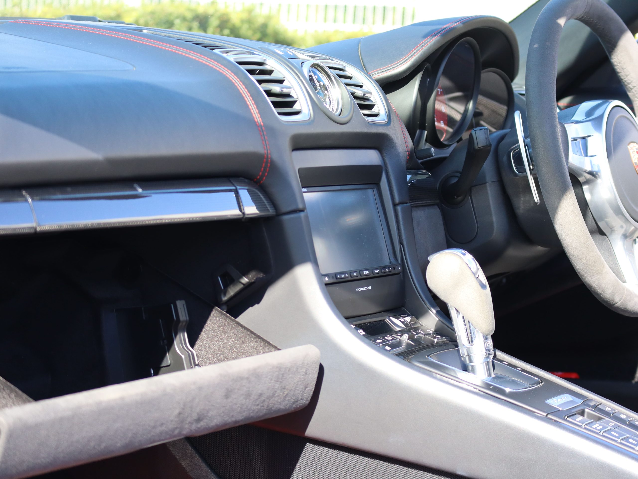 ポルシェボクスターGTS（Type981）PDK<br>GTSインテリアパッケージ<br>スポーツクロノパッケージ<br>スポーツエグゾーストシステム<br>PDLS付ヘッドライト<br>シートヒーター