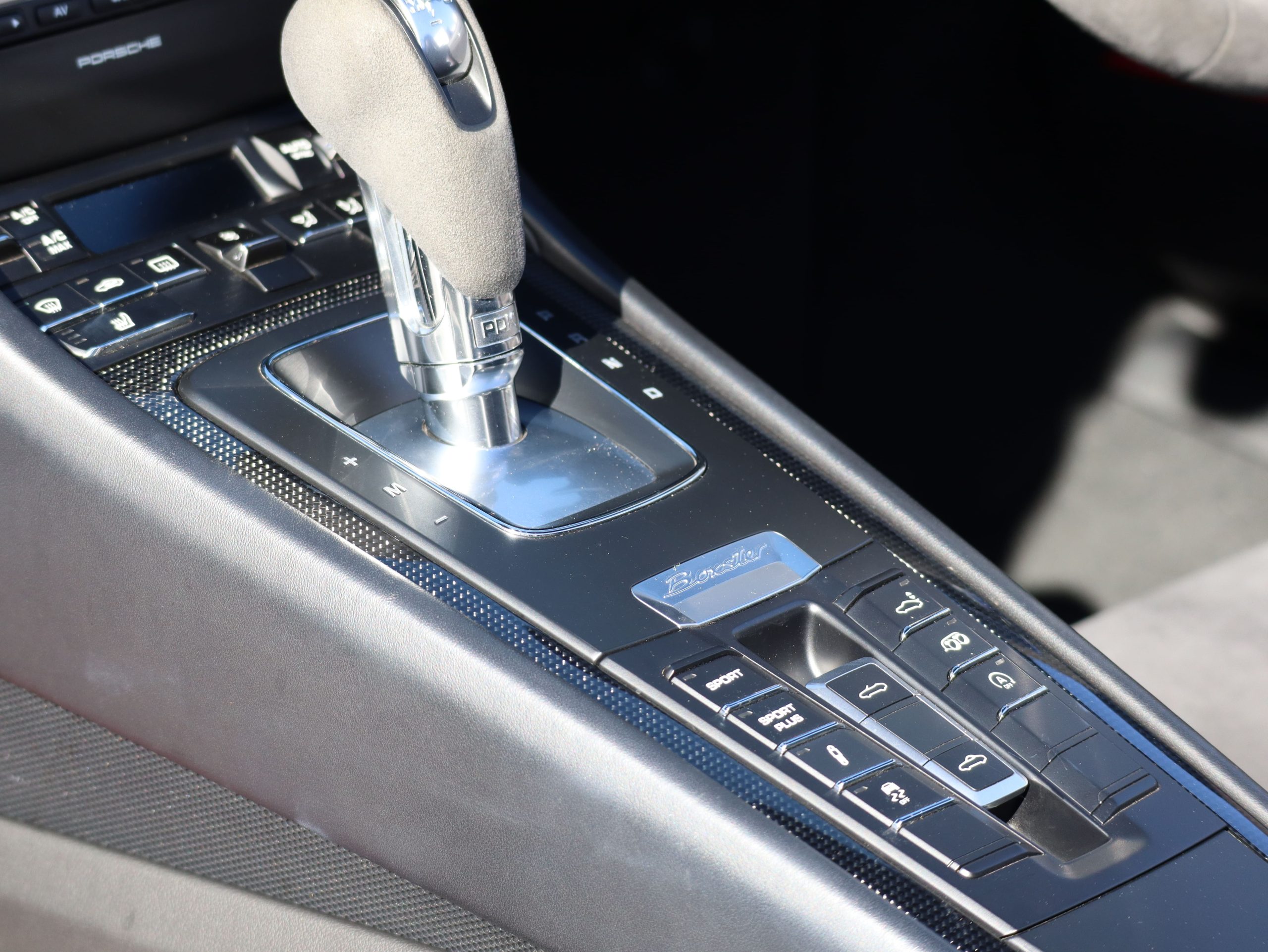 ポルシェボクスターGTS（Type981）PDK<br>GTSインテリアパッケージ<br>スポーツクロノパッケージ<br>スポーツエグゾーストシステム<br>PDLS付ヘッドライト<br>シートヒーター